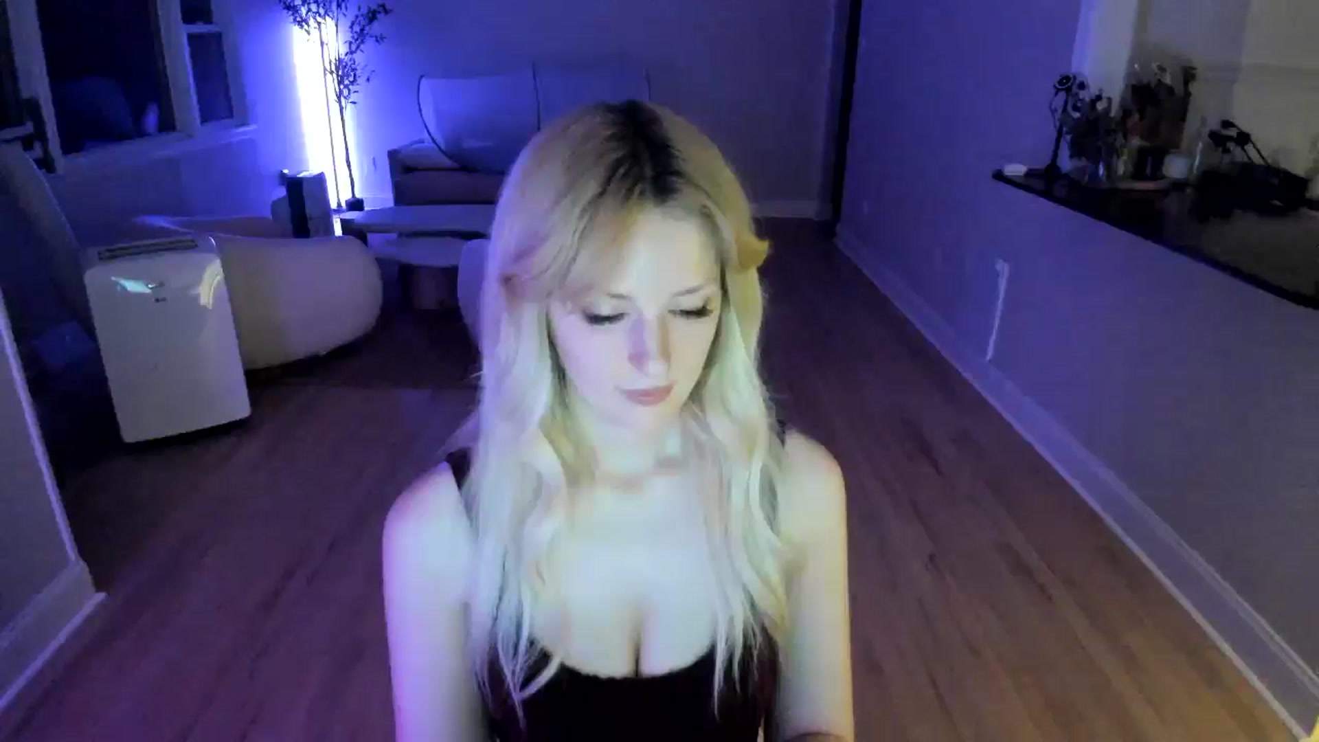 Gallery image thumbnail from Milk_Party's myfreecams stream on, 07/12/2025, 01:45 image 19 of 20