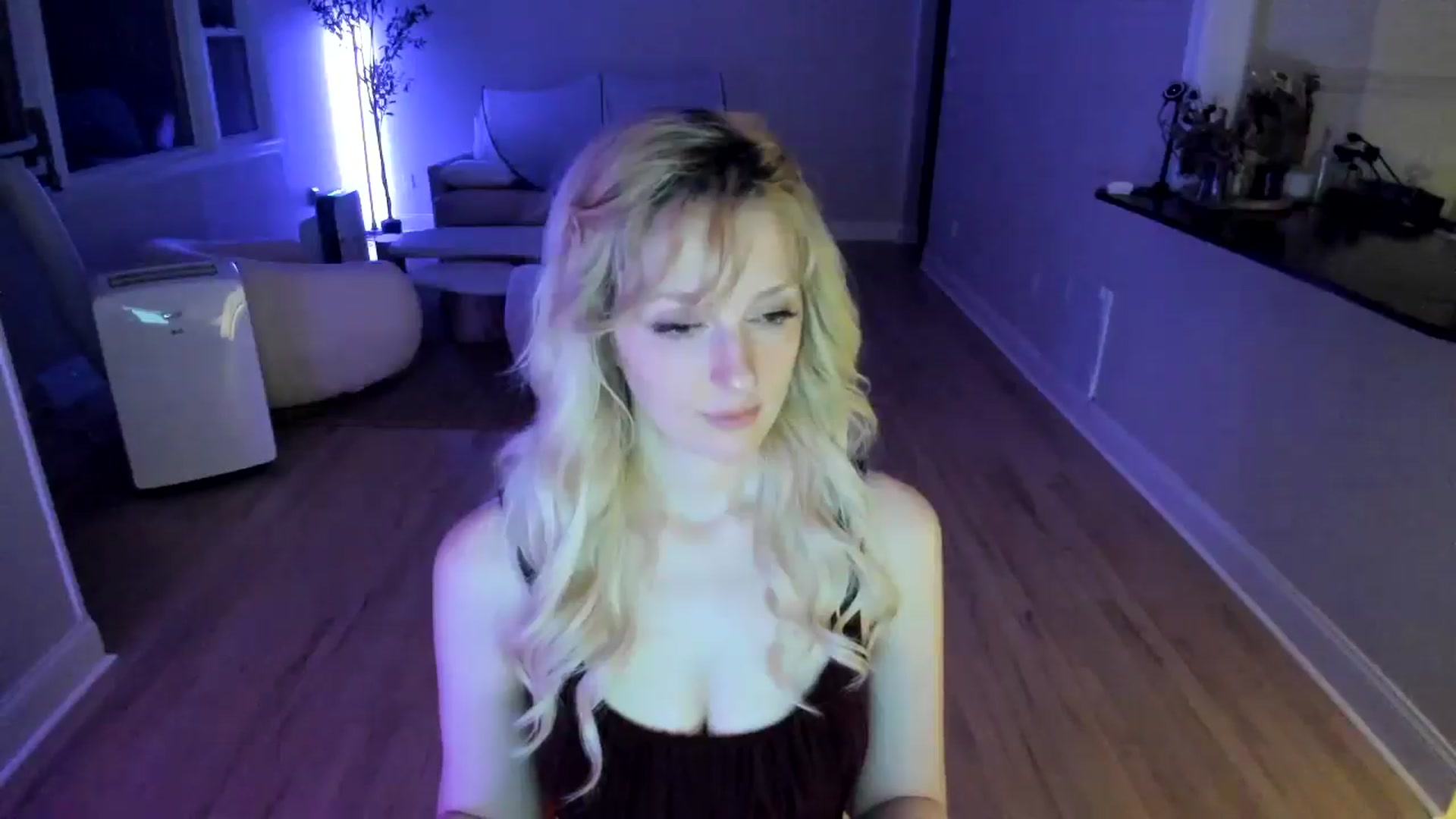 Gallery image thumbnail from Milk_Party's myfreecams stream on, 07/13/2025, 03:56 image 10 of 20