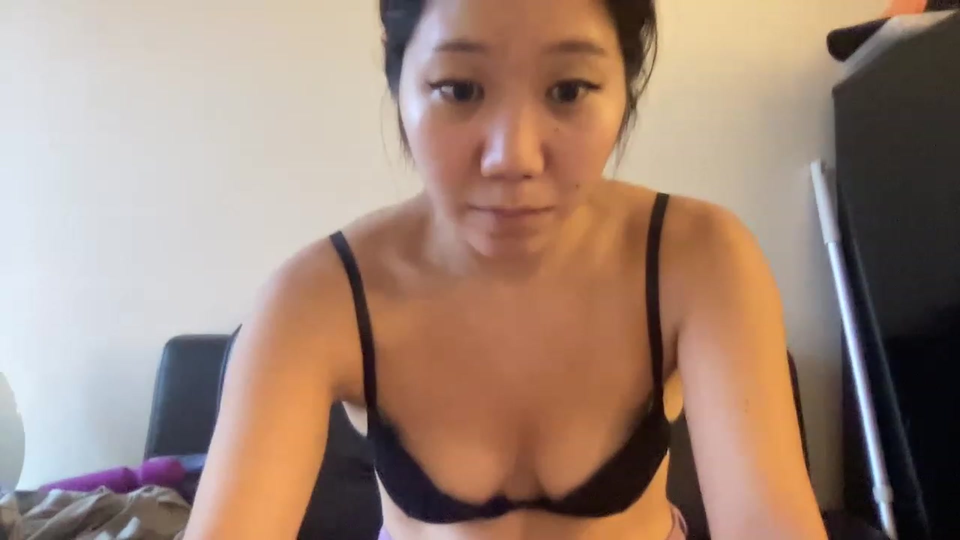 Gallery image thumbnail from Milknuts's myfreecams stream on, 12/15/2022, 20:00 image 5 of 20