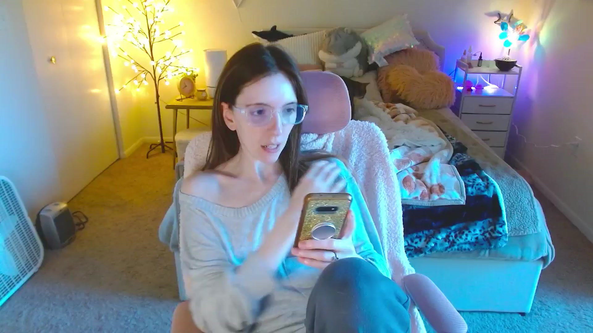 Gallery image thumbnail from Milky_Mae's myfreecams stream on, 10/19/2024, 16:59 image 15 of 20