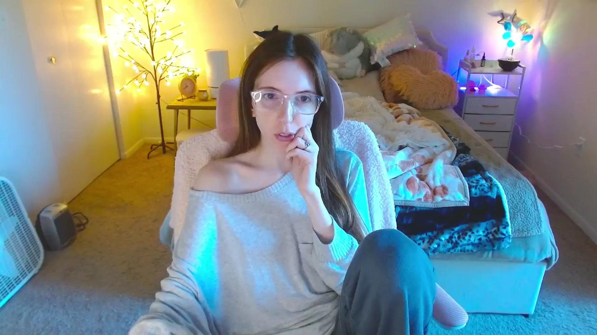 Gallery image thumbnail from Milky_Mae's myfreecams stream on, 10/19/2024, 16:59 image 13 of 20