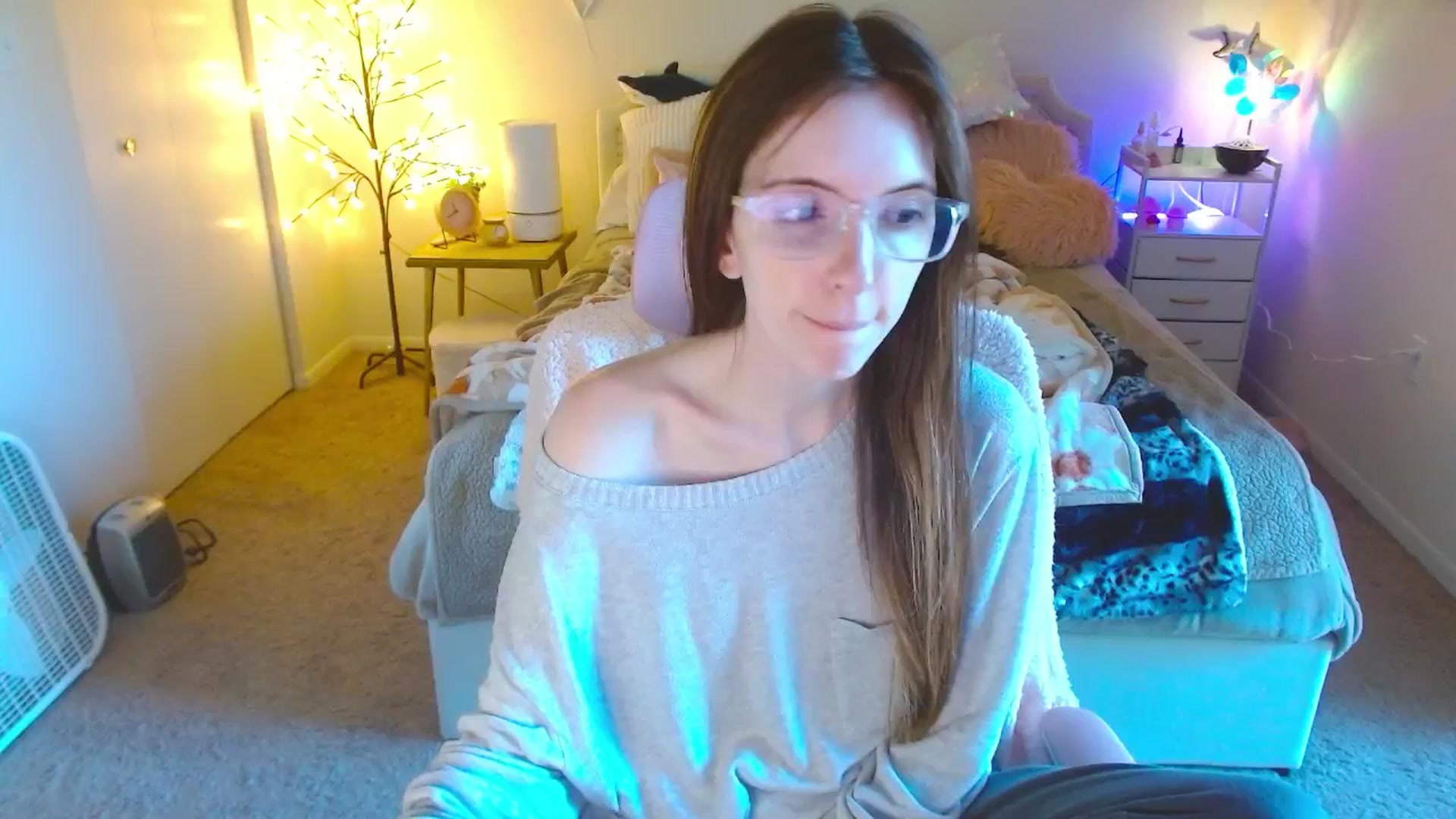 Gallery image thumbnail from Milky_Mae's myfreecams stream on, 10/19/2024, 16:59 image 19 of 20