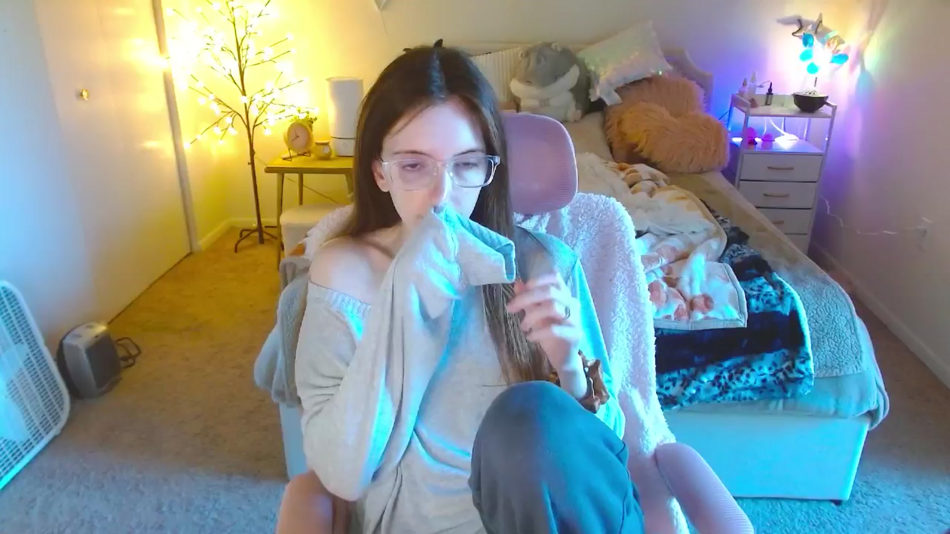 Gallery image thumbnail from Milky_Mae's myfreecams stream on, 10/19/2024, 16:59 image 8 of 20
