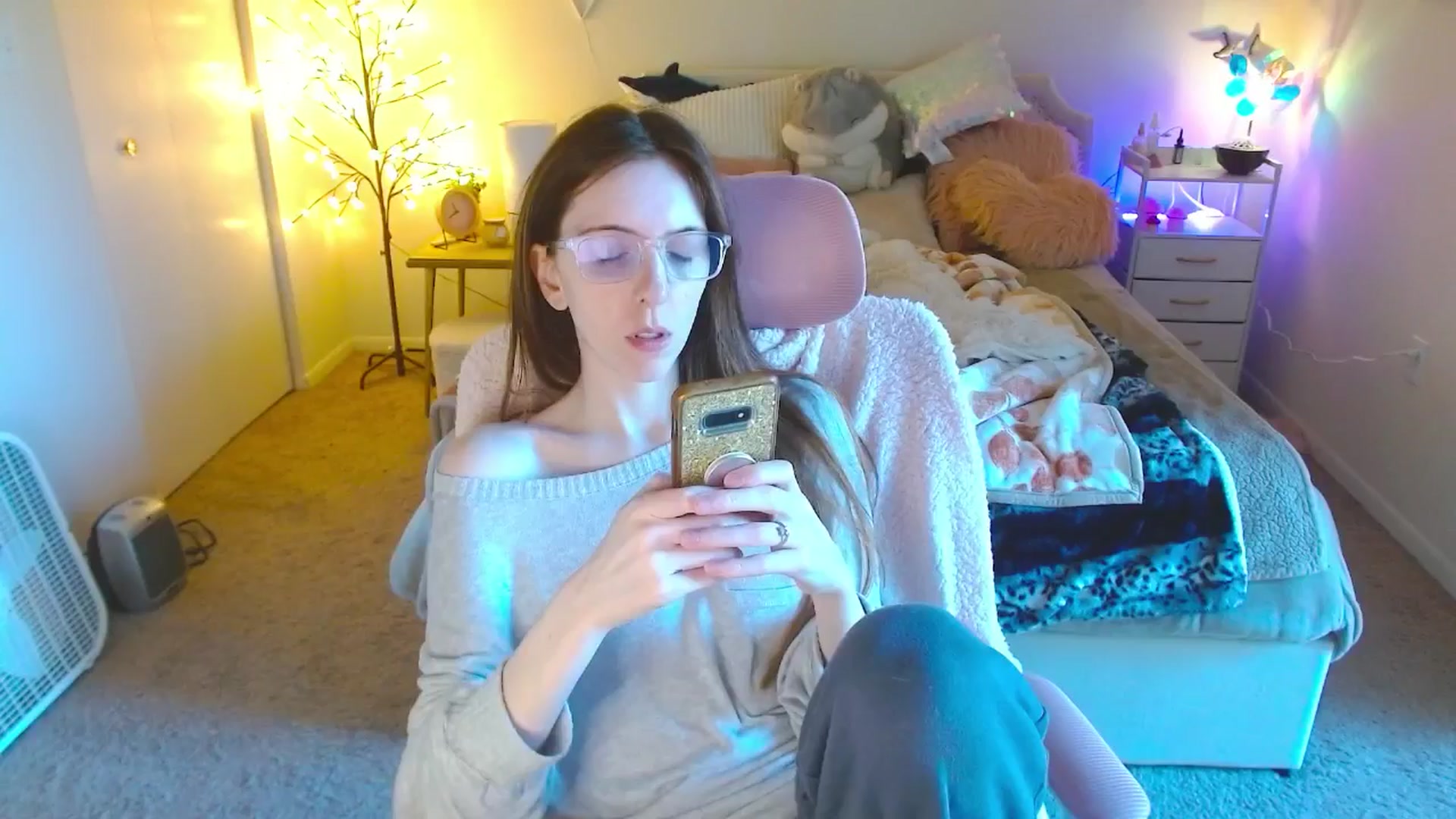 Gallery image thumbnail from Milky_Mae's myfreecams stream on, 10/19/2024, 16:59 image 16 of 20