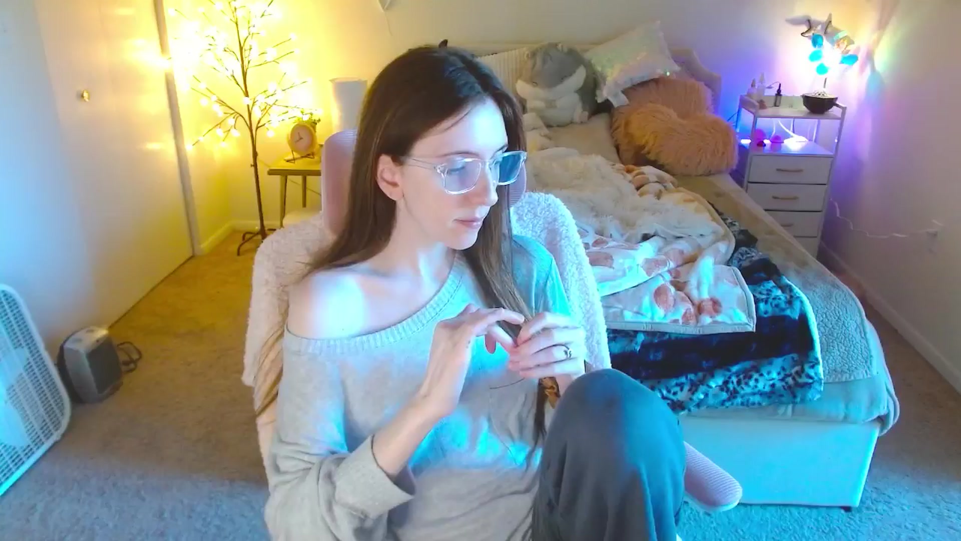 Gallery image thumbnail from Milky_Mae's myfreecams stream on, 10/19/2024, 16:59 image 7 of 20