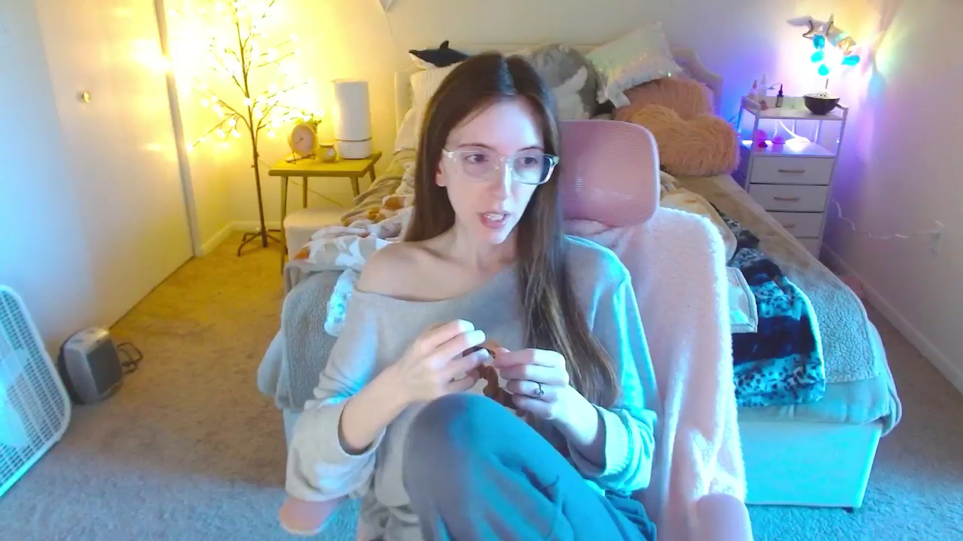 Gallery image thumbnail from Milky_Mae's myfreecams stream on, 10/19/2024, 16:59 image 12 of 20