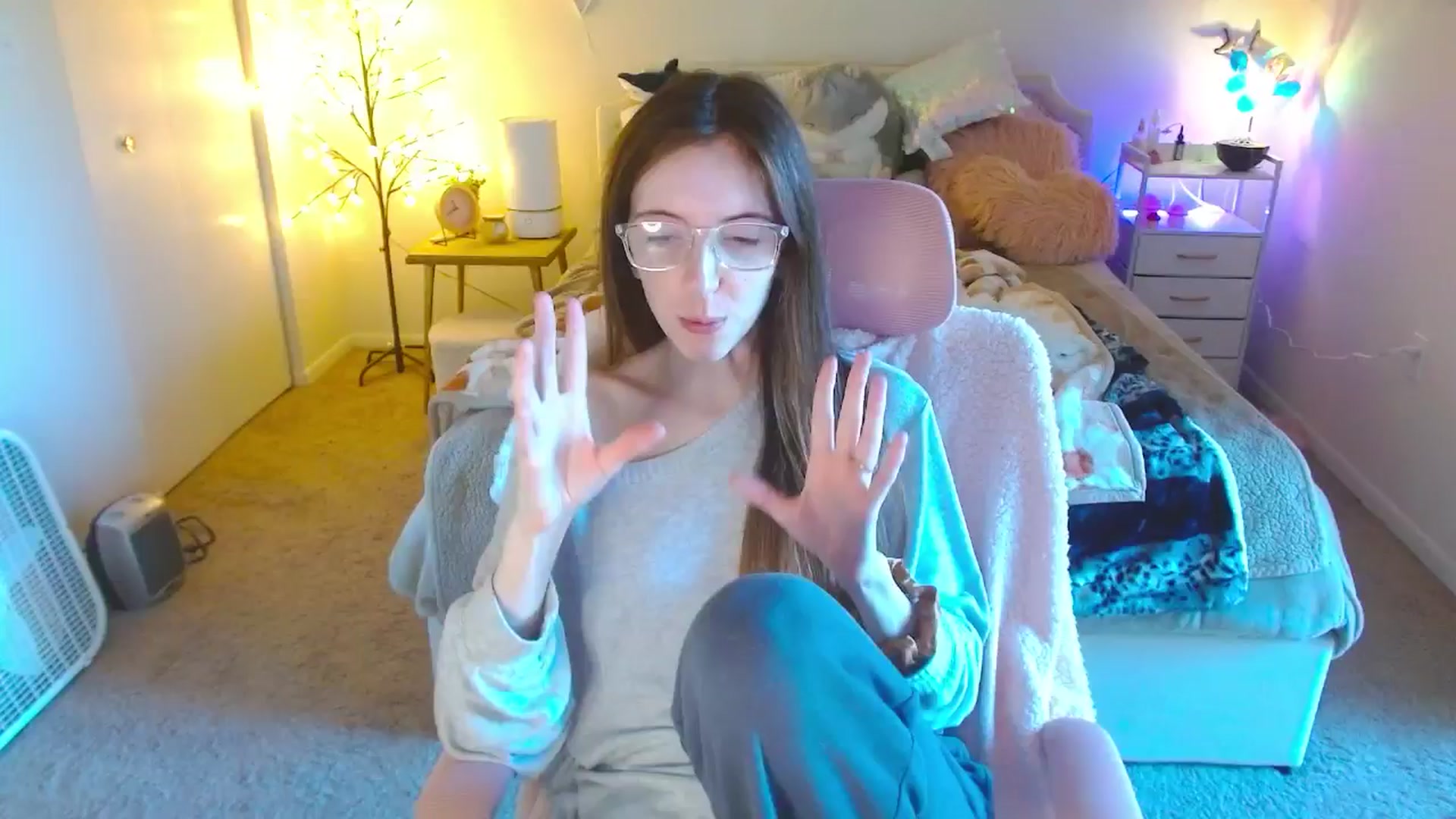 Gallery image thumbnail from Milky_Mae's myfreecams stream on, 10/19/2024, 16:59 image 9 of 20
