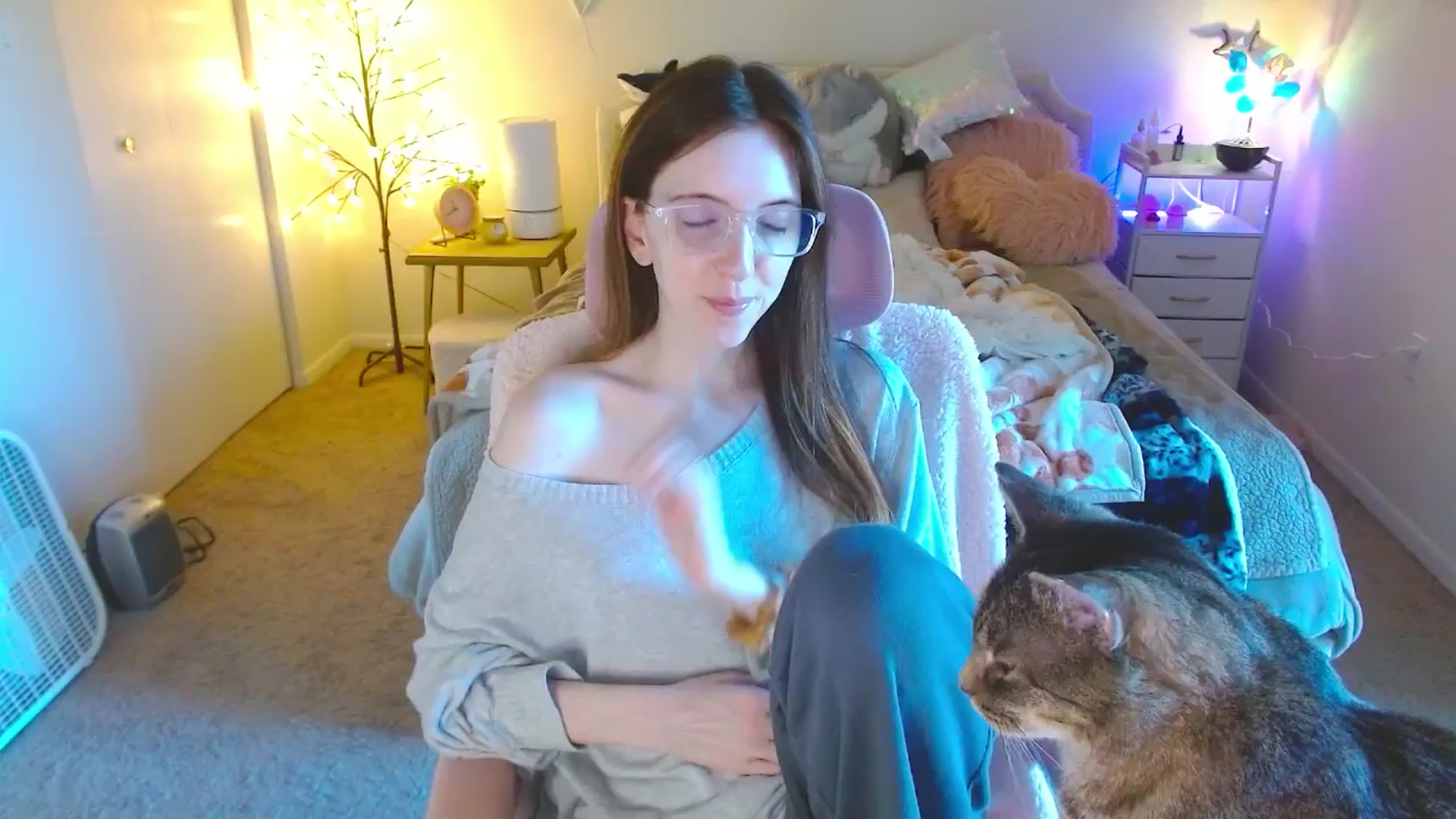 Gallery image thumbnail from Milky_Mae's myfreecams stream on, 10/19/2024, 16:59 image 6 of 20