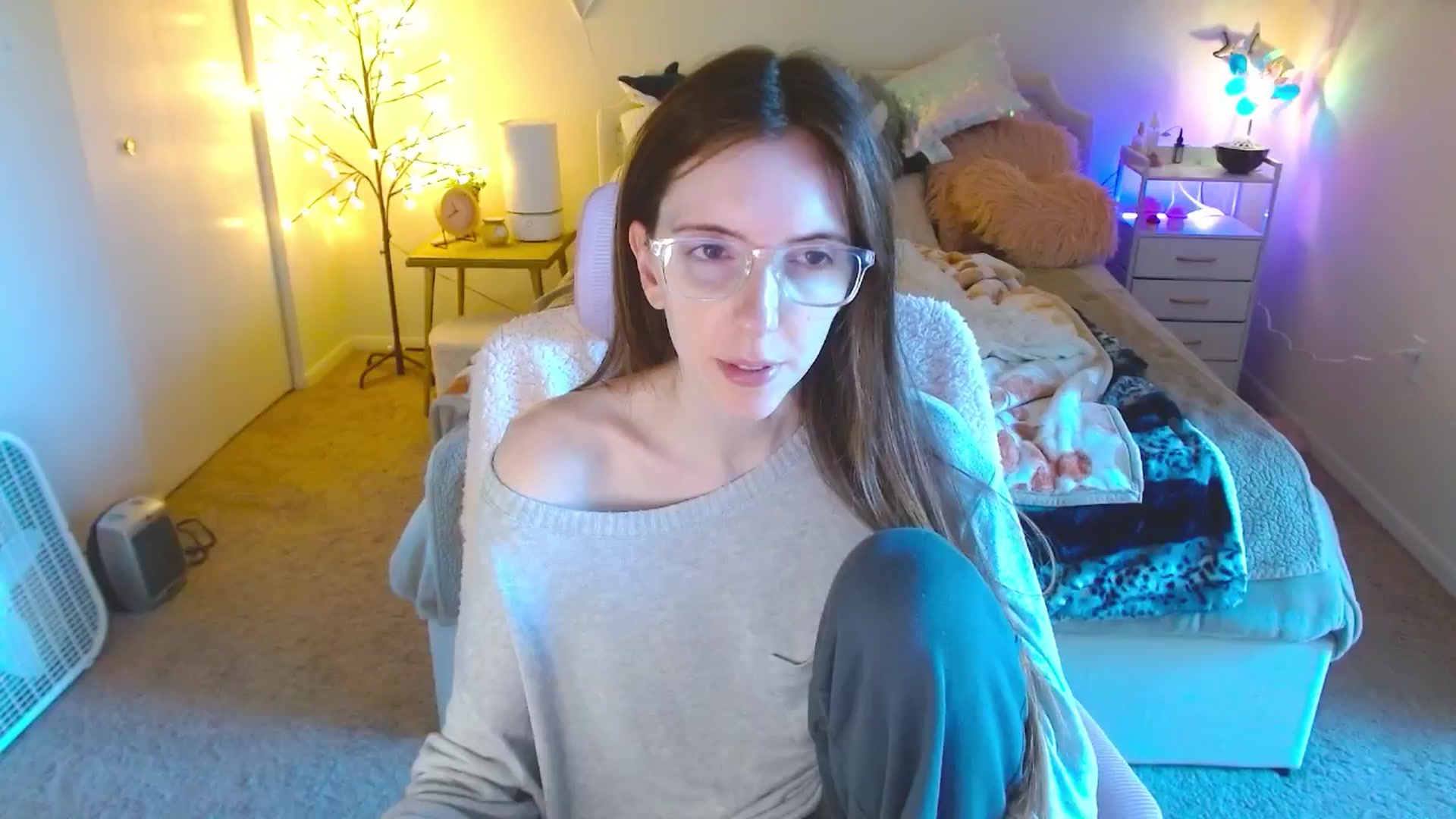 Gallery image thumbnail from Milky_Mae's myfreecams stream on, 10/19/2024, 16:59 image 18 of 20
