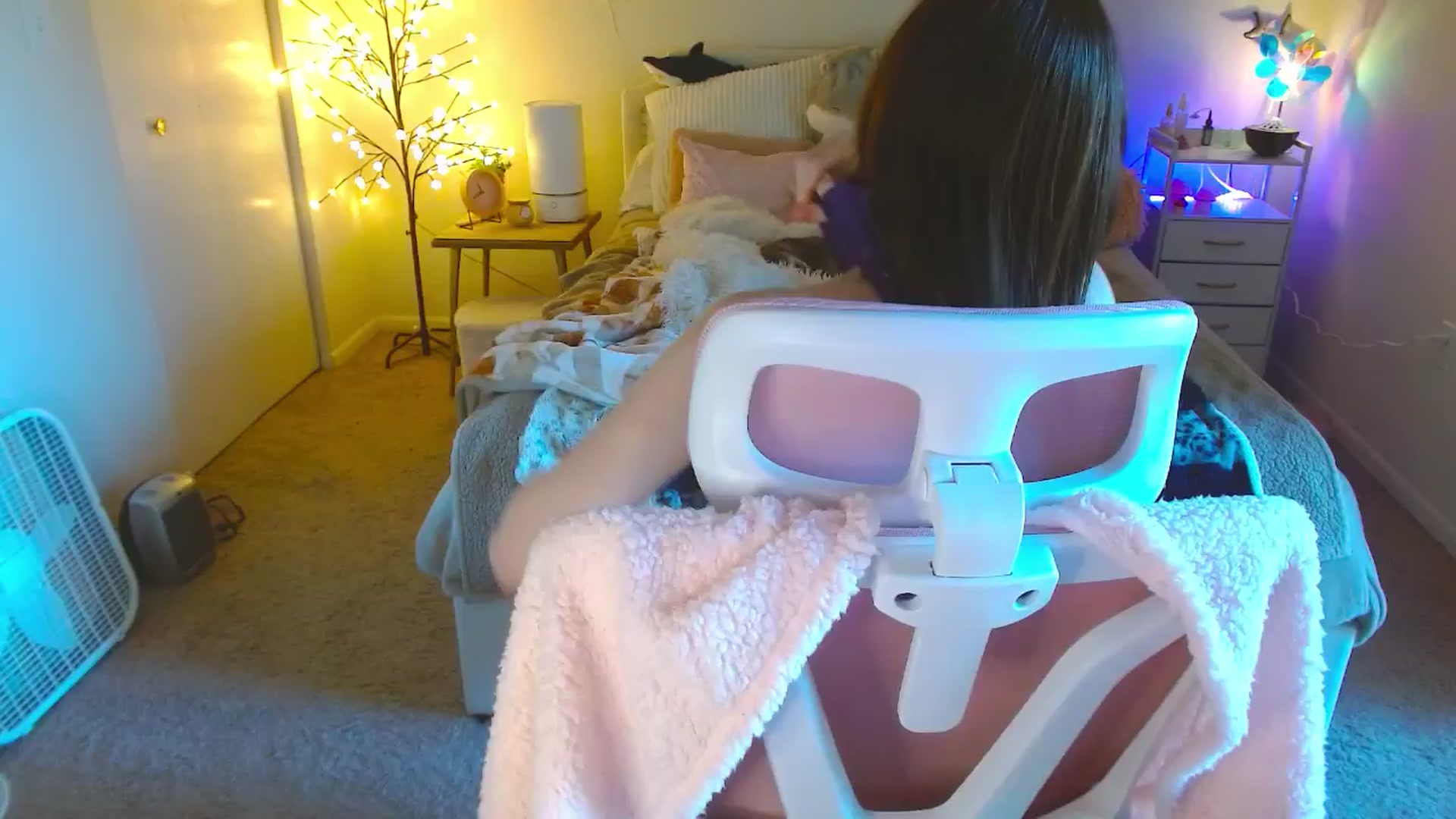 Gallery image thumbnail from Milky_Mae's myfreecams stream on, 10/19/2024, 18:11 image 12 of 20