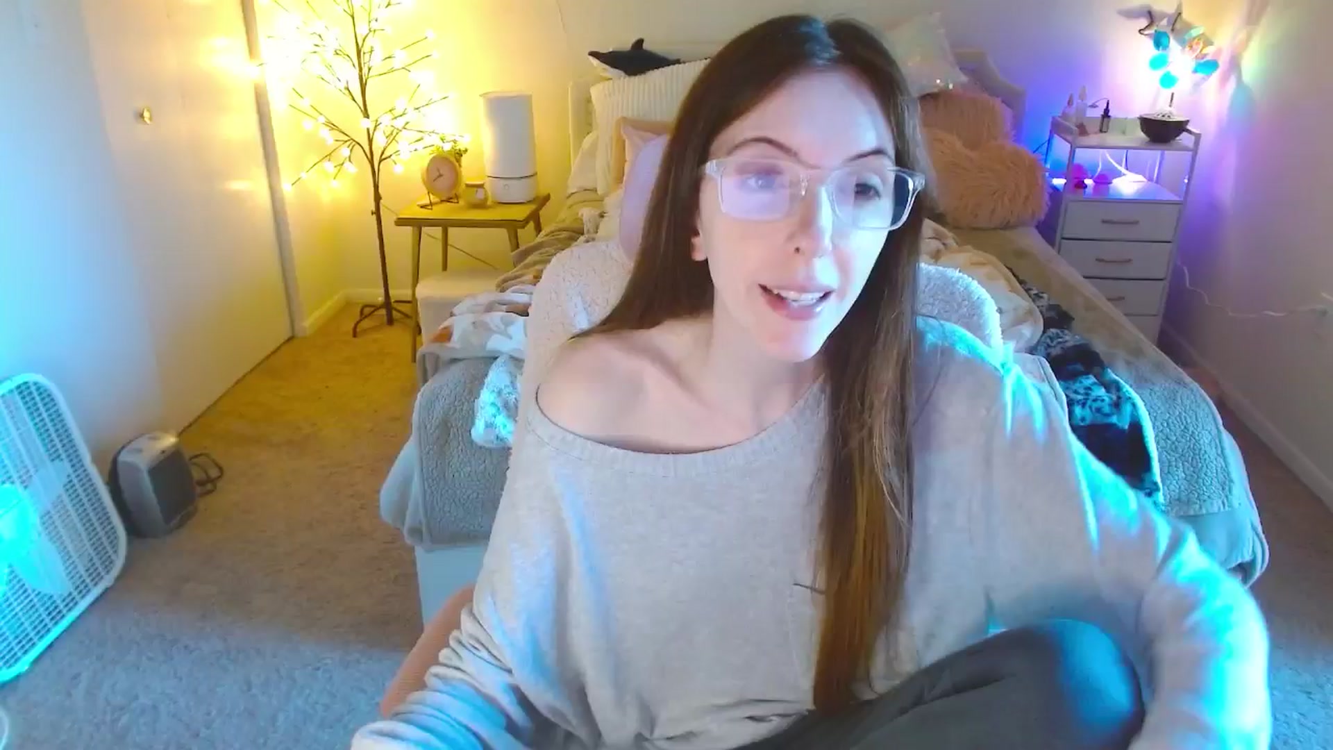 Gallery image thumbnail from Milky_Mae's myfreecams stream on, 10/19/2024, 18:11 image 15 of 20