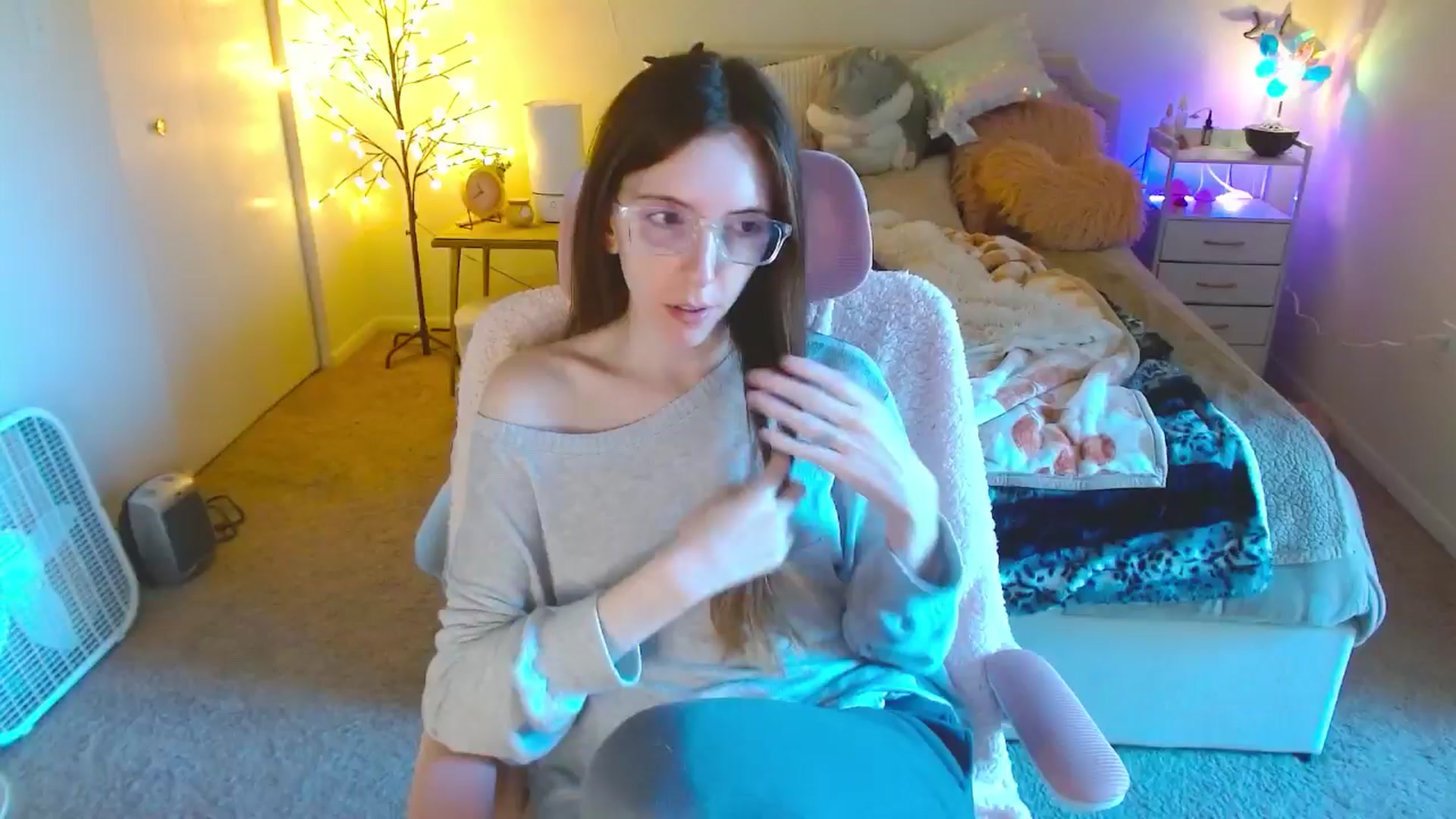 Gallery image thumbnail from Milky_Mae's myfreecams stream on, 10/19/2024, 18:11 image 17 of 20