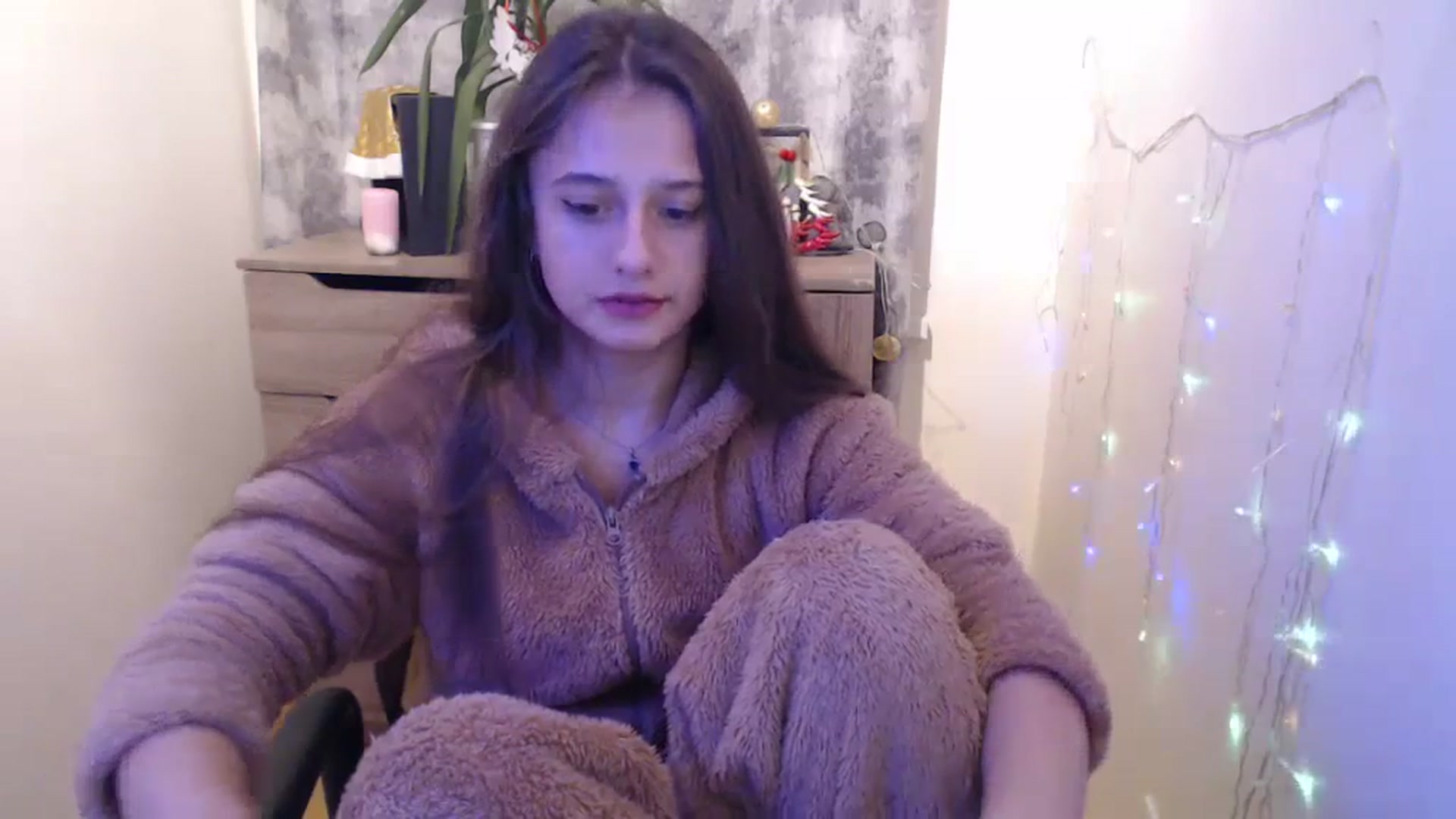 Gallery image thumbnail from Milky_bunny_'s myfreecams stream on, 12/25/2023, 18:57 image 6 of 20