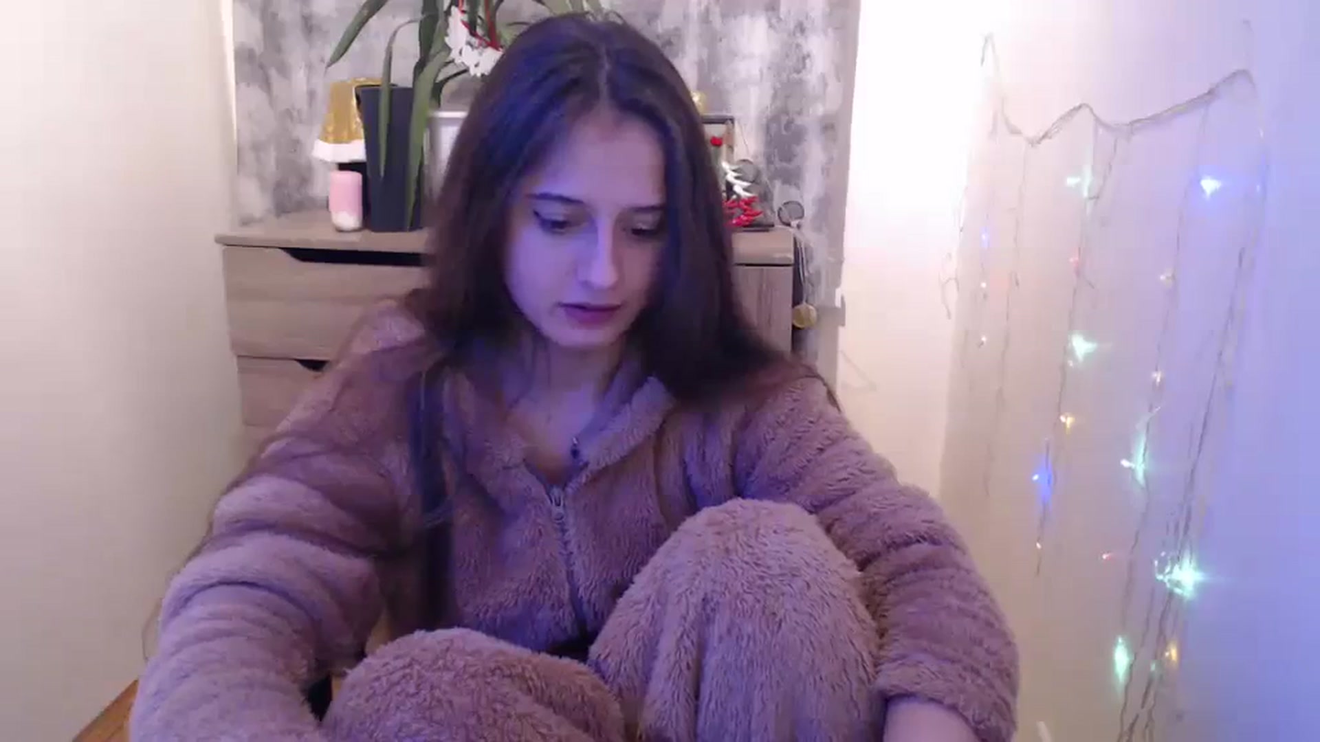 Gallery image thumbnail from Milky_bunny_'s myfreecams stream on, 12/25/2023, 18:57 image 7 of 20