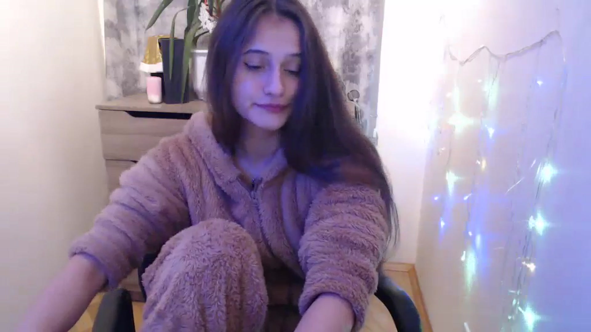 Gallery image thumbnail from Milky_bunny_'s myfreecams stream on, 12/25/2023, 18:57 image 11 of 20