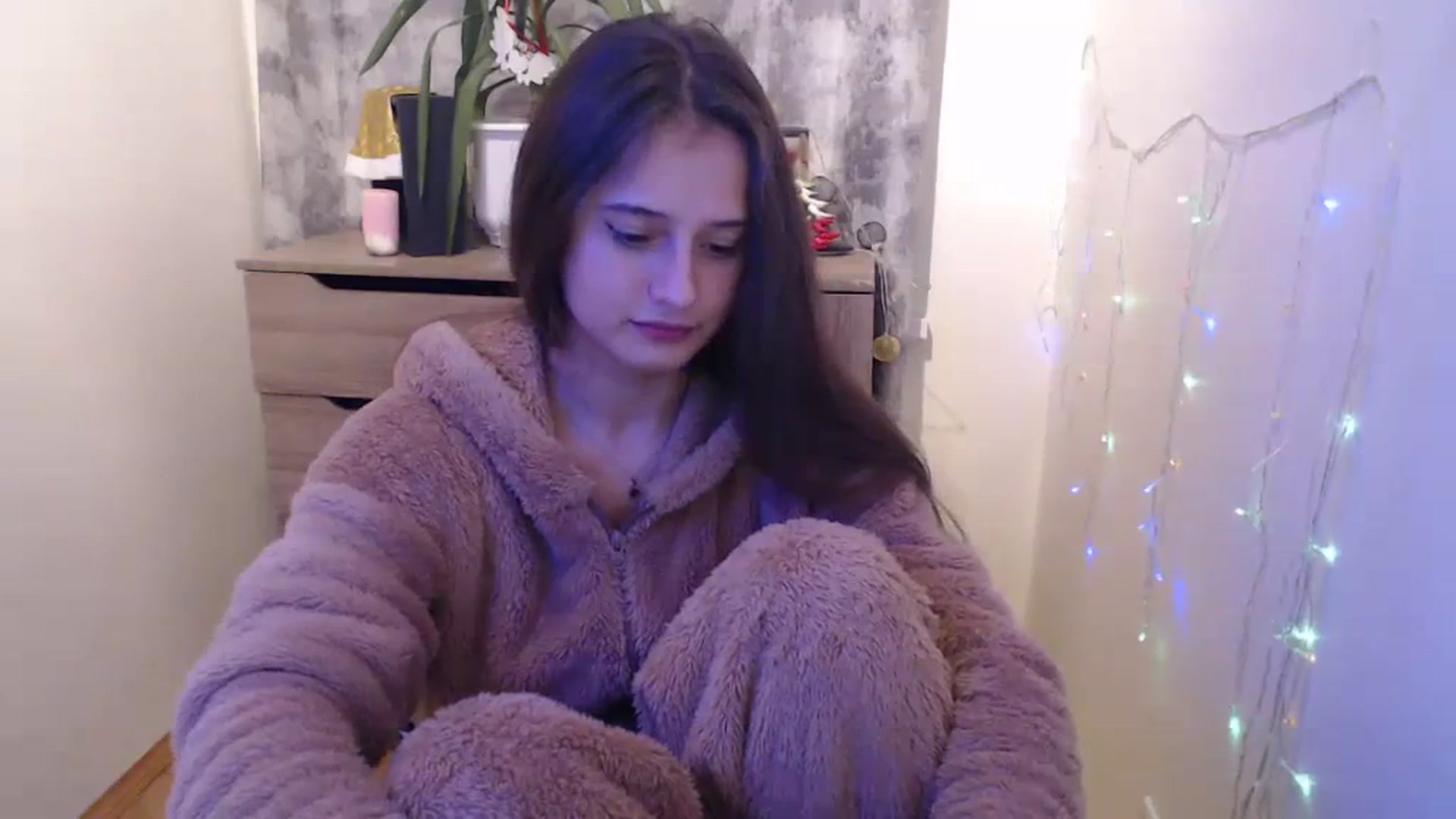 Gallery image thumbnail from Milky_bunny_'s myfreecams stream on, 12/25/2023, 18:57 image 9 of 20