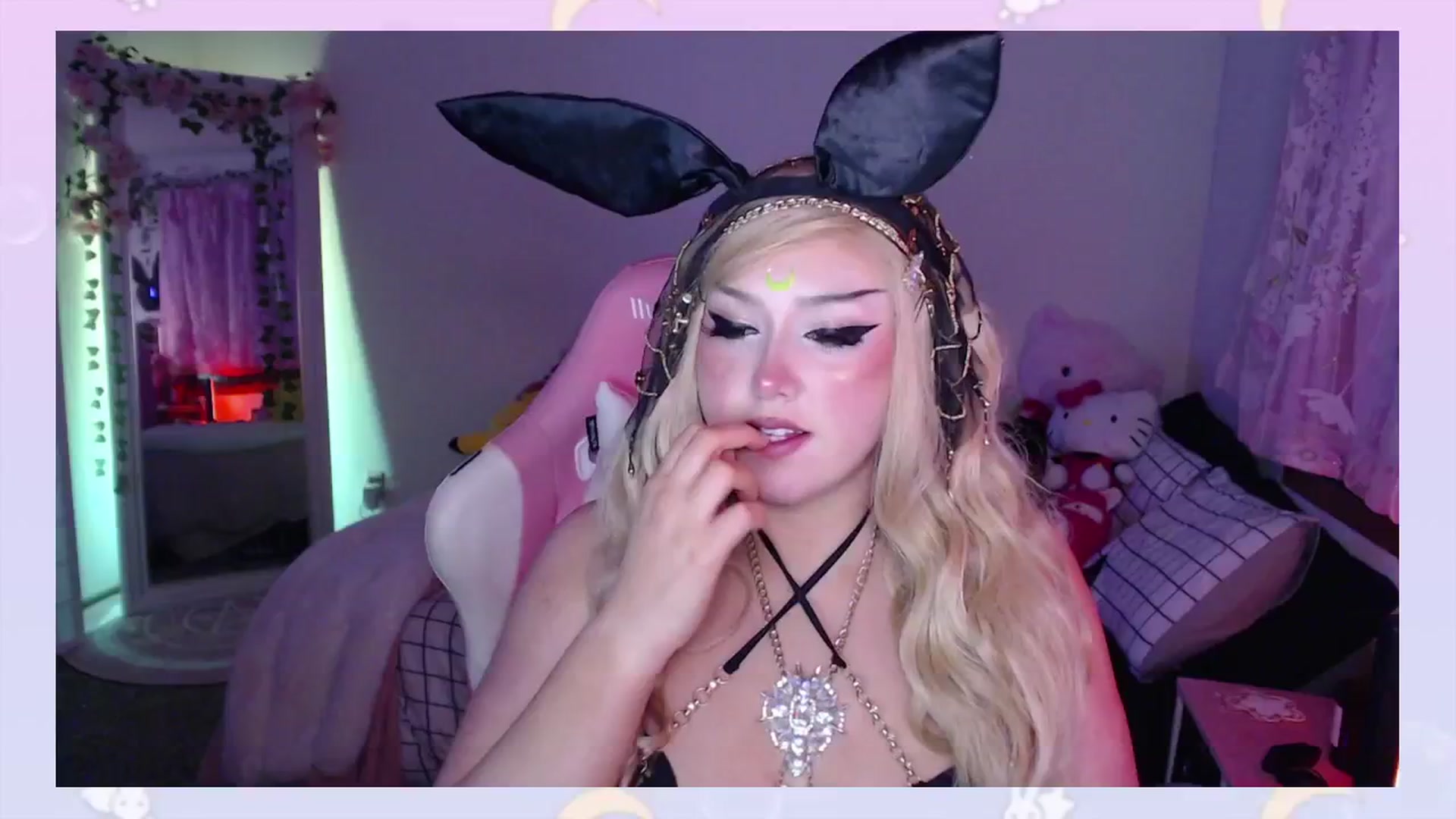 Gallery image thumbnail from MilkyyyBunny's myfreecams stream on, 03/22/2025, 11:13 image 19 of 20
