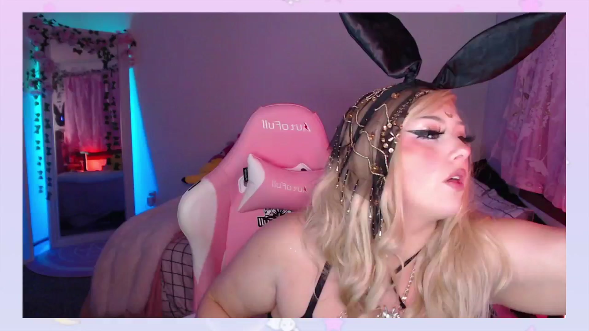 Gallery image thumbnail from MilkyyyBunny's myfreecams stream on, 03/22/2025, 11:13 image 16 of 20