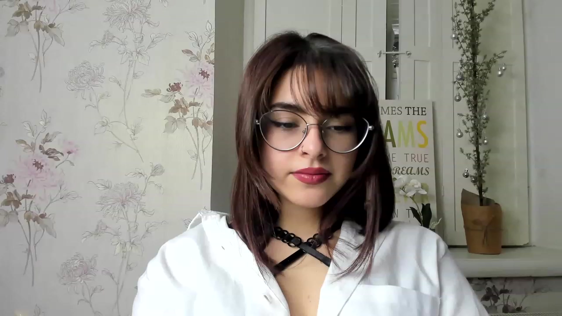 Gallery image thumbnail from MillaGold's myfreecams stream on, 12/15/2022, 09:30 image 9 of 20