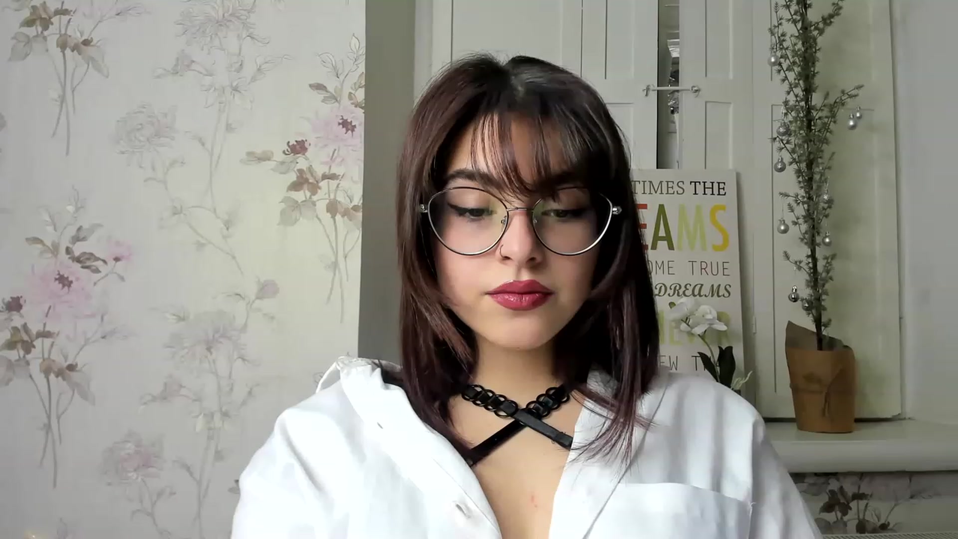 Gallery image thumbnail from MillaGold's myfreecams stream on, 12/15/2022, 09:30 image 3 of 20