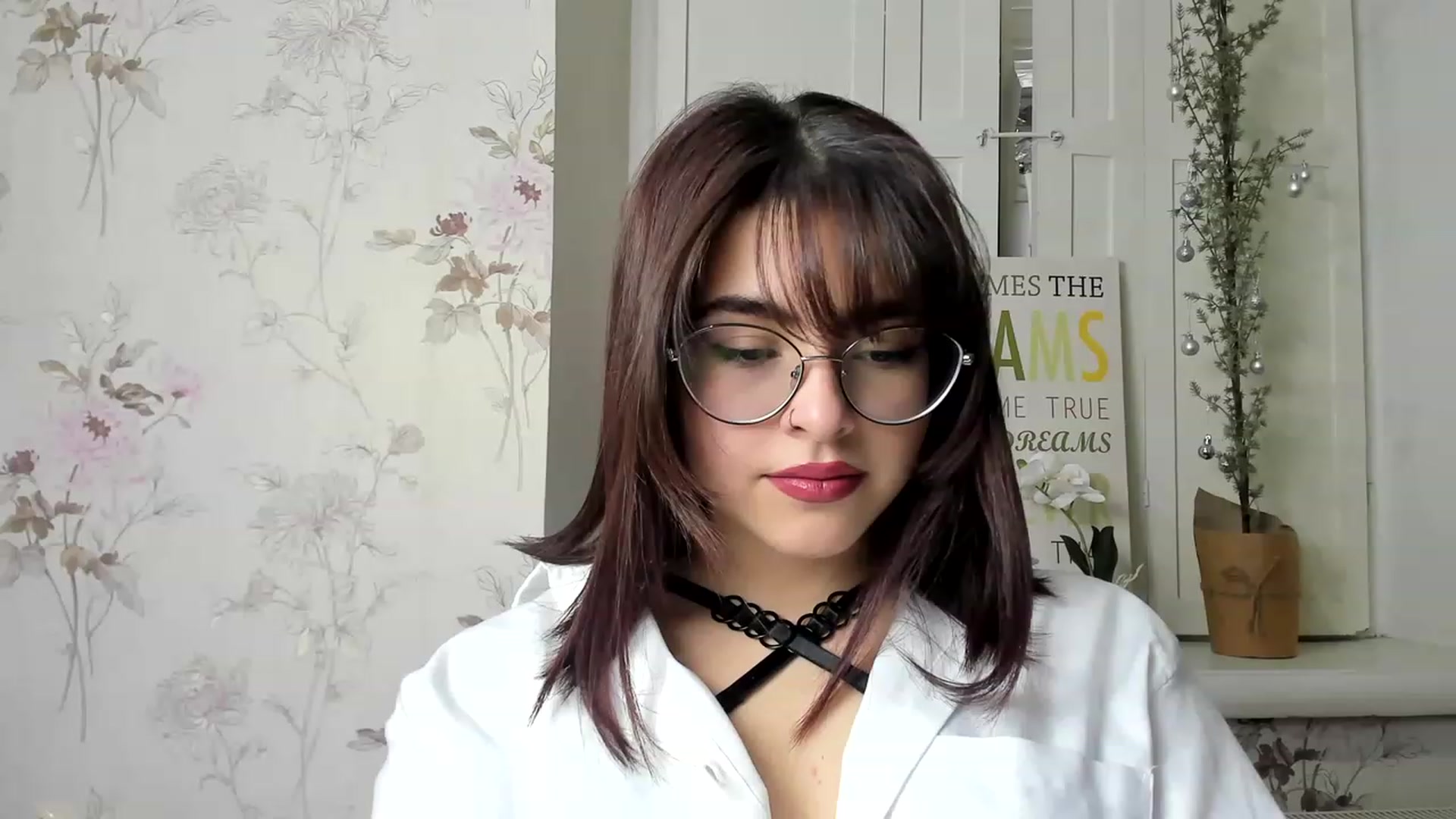 Gallery image thumbnail from MillaGold's myfreecams stream on, 12/15/2022, 09:30 image 16 of 20