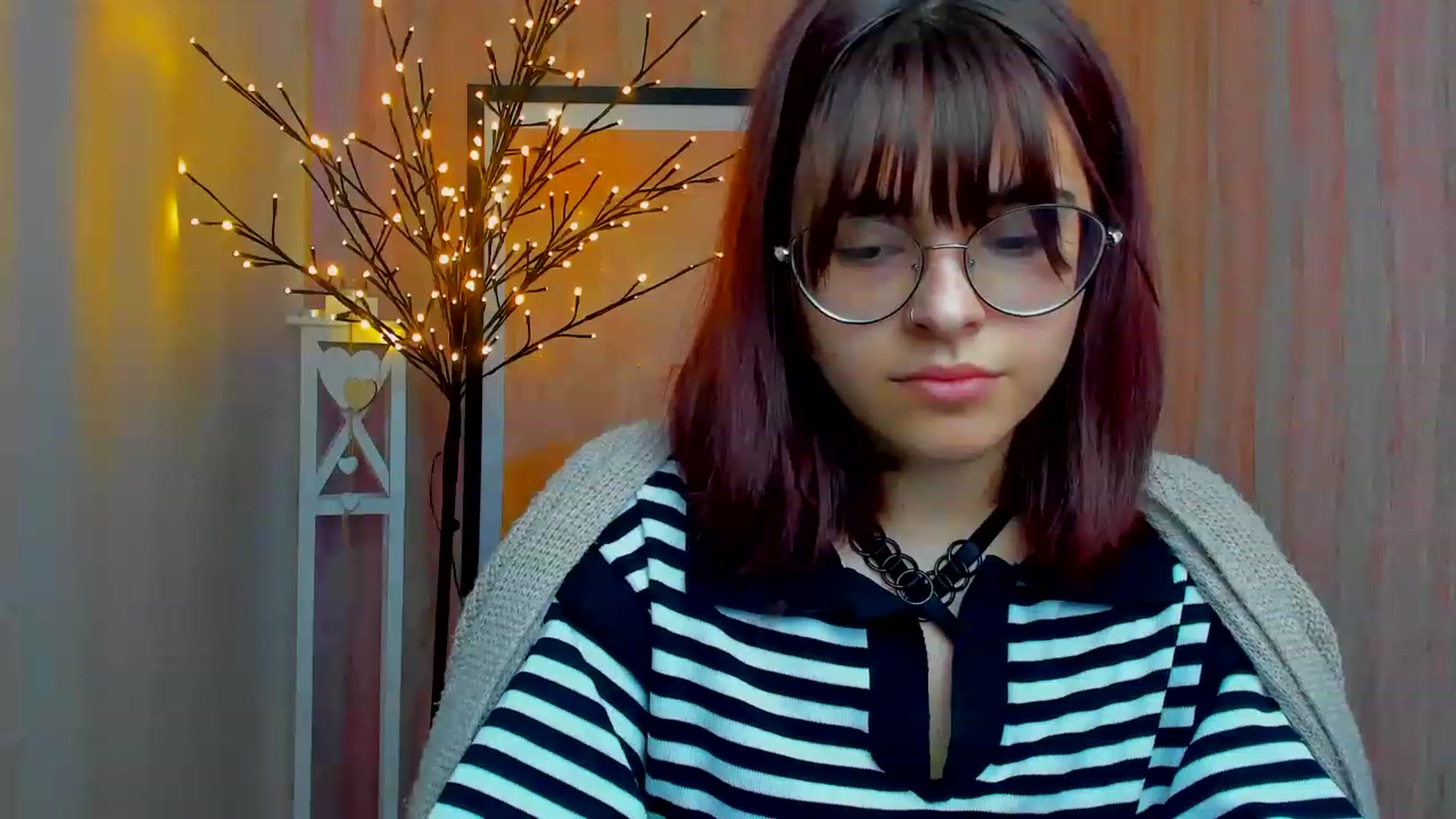 Gallery image thumbnail from MillaGold's myfreecams stream on, 12/24/2022, 10:32 image 10 of 20