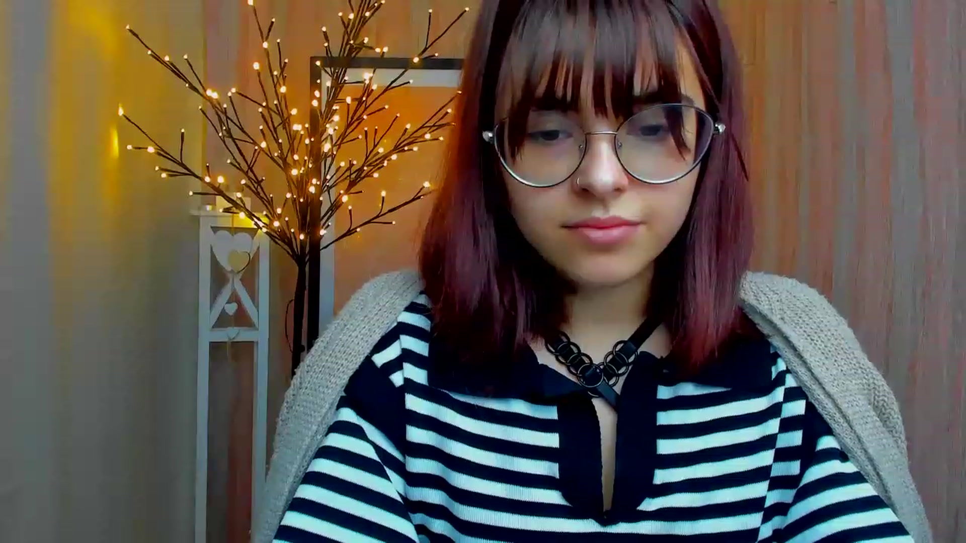 Gallery image thumbnail from MillaGold's myfreecams stream on, 12/24/2022, 10:32 image 9 of 20
