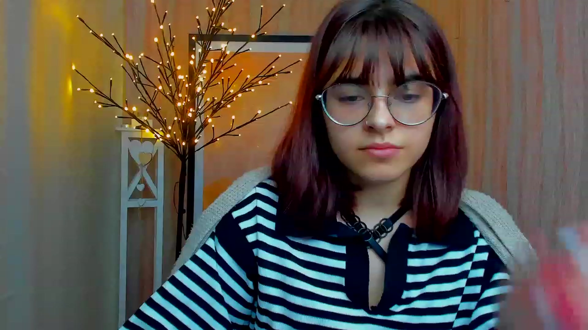 Gallery image thumbnail from MillaGold's myfreecams stream on, 12/24/2022, 10:32 image 15 of 20