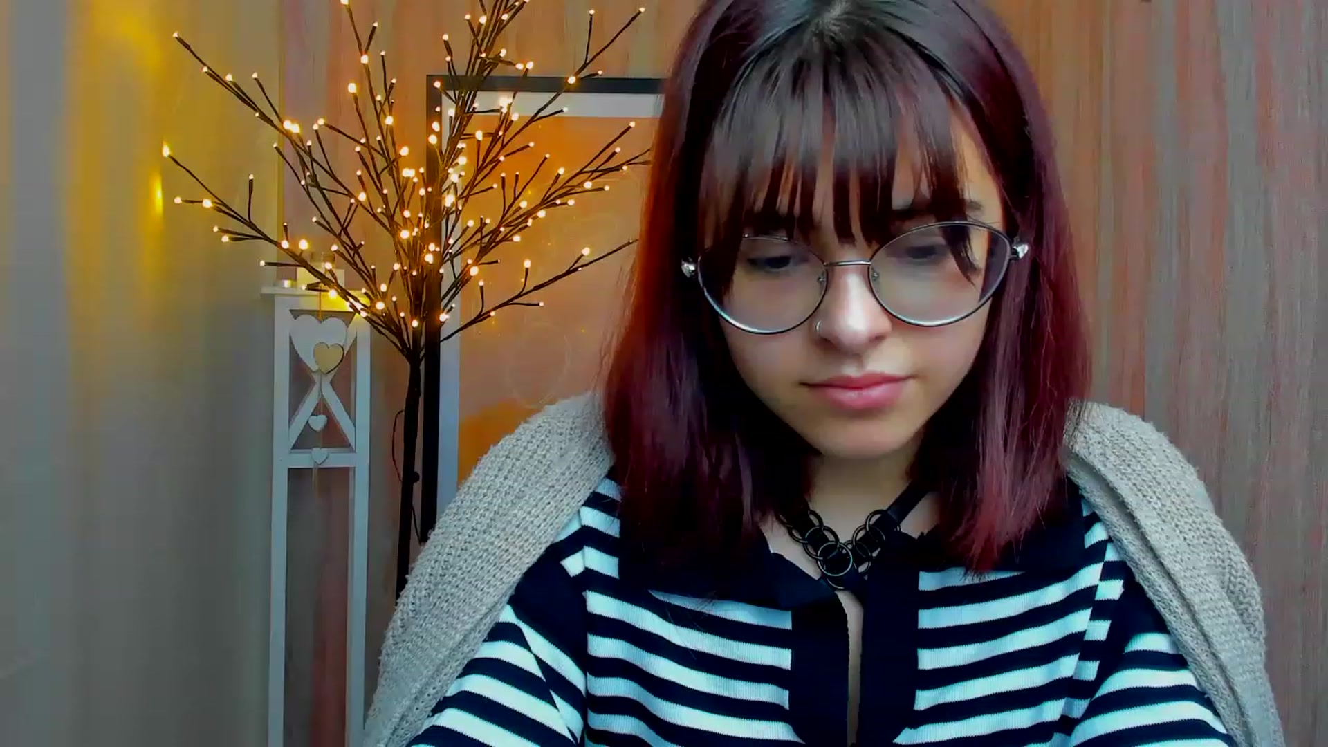 Gallery image thumbnail from MillaGold's myfreecams stream on, 12/24/2022, 10:32 image 6 of 20