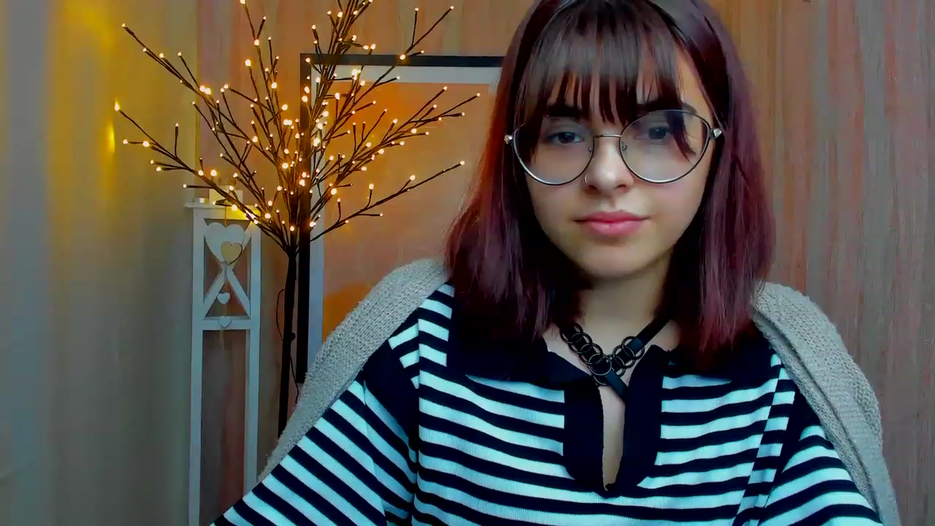 Gallery image thumbnail from MillaGold's myfreecams stream on, 12/24/2022, 10:32 image 8 of 20