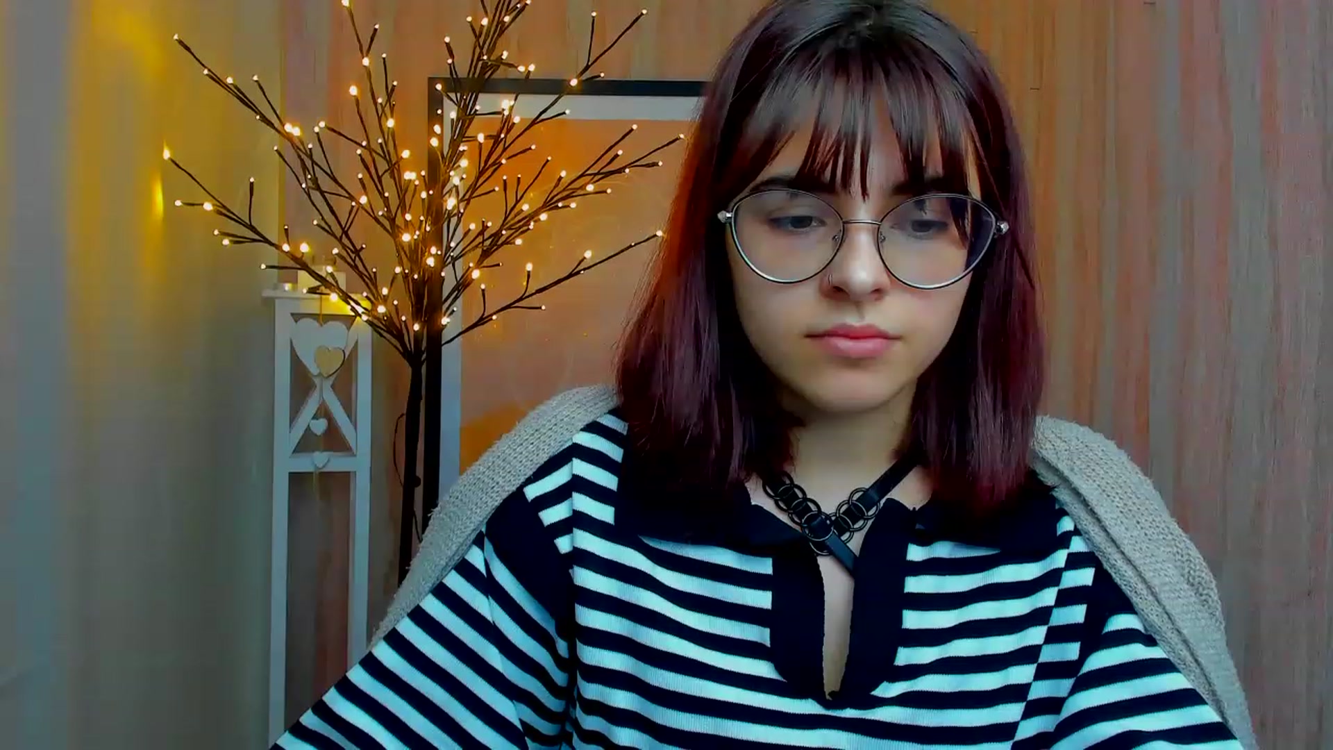 Gallery image thumbnail from MillaGold's myfreecams stream on, 12/24/2022, 10:32 image 11 of 20