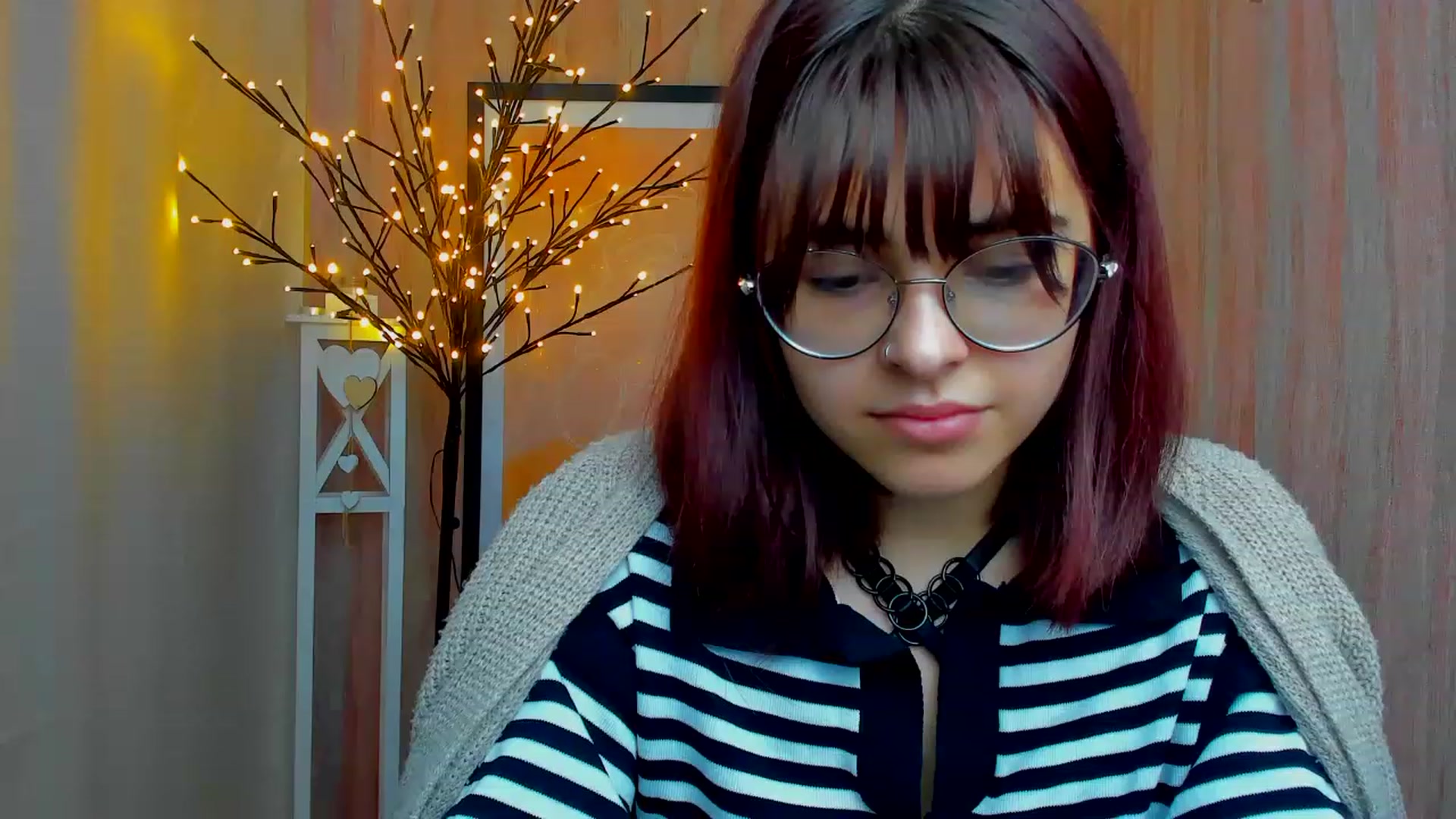 Gallery image thumbnail from MillaGold's myfreecams stream on, 12/24/2022, 10:32 image 5 of 20