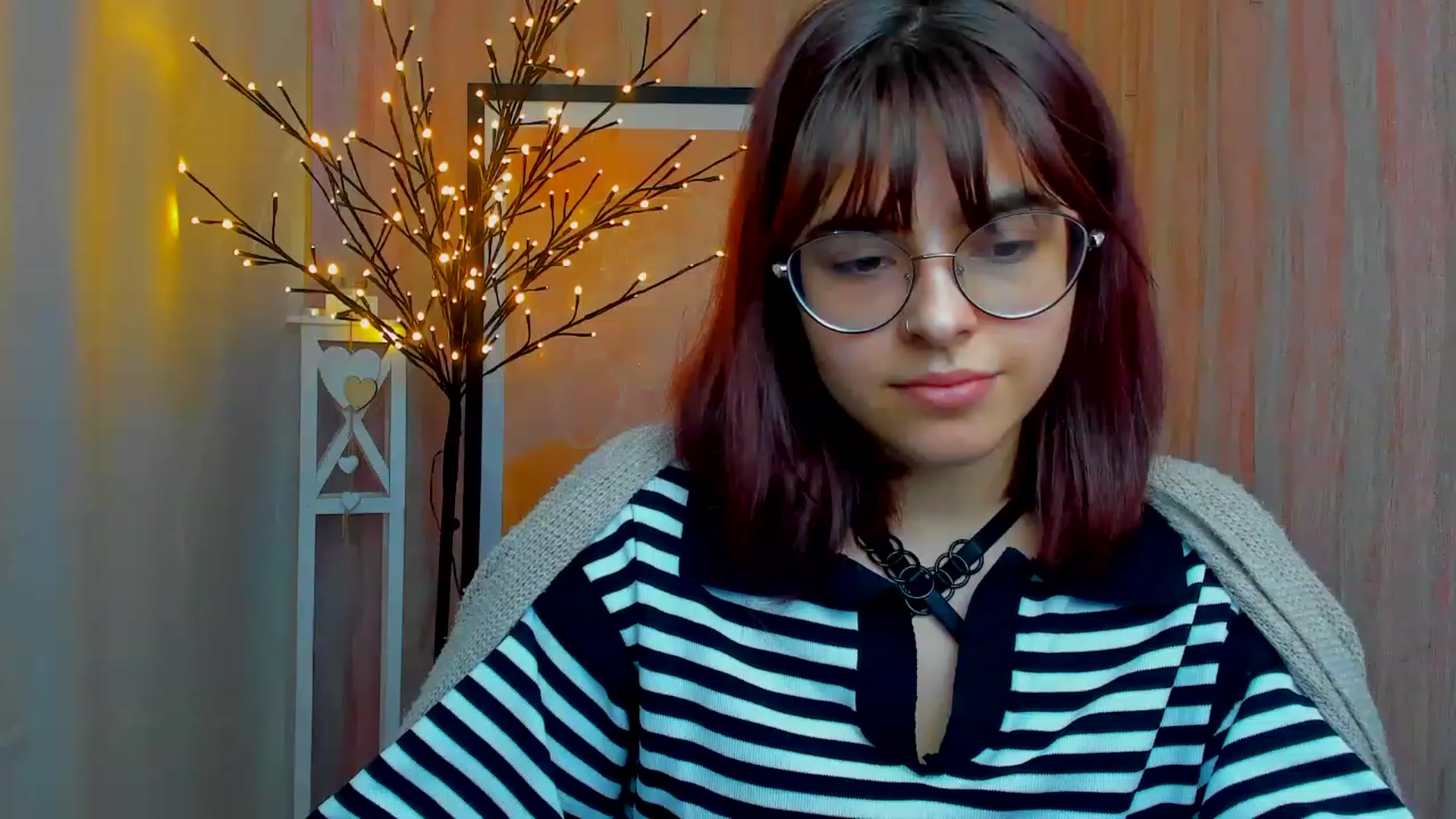 Gallery image thumbnail from MillaGold's myfreecams stream on, 12/24/2022, 10:32 image 19 of 20
