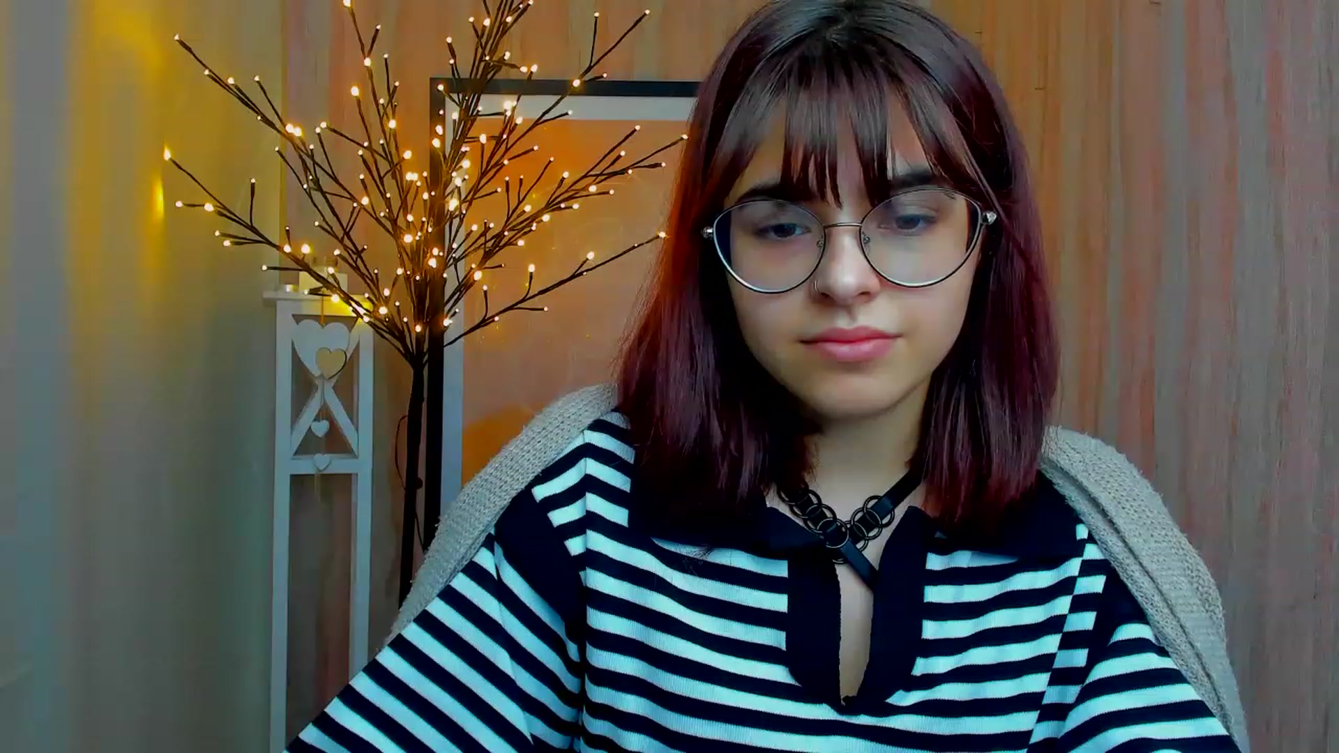 Gallery image thumbnail from MillaGold's myfreecams stream on, 12/24/2022, 10:32 image 14 of 20