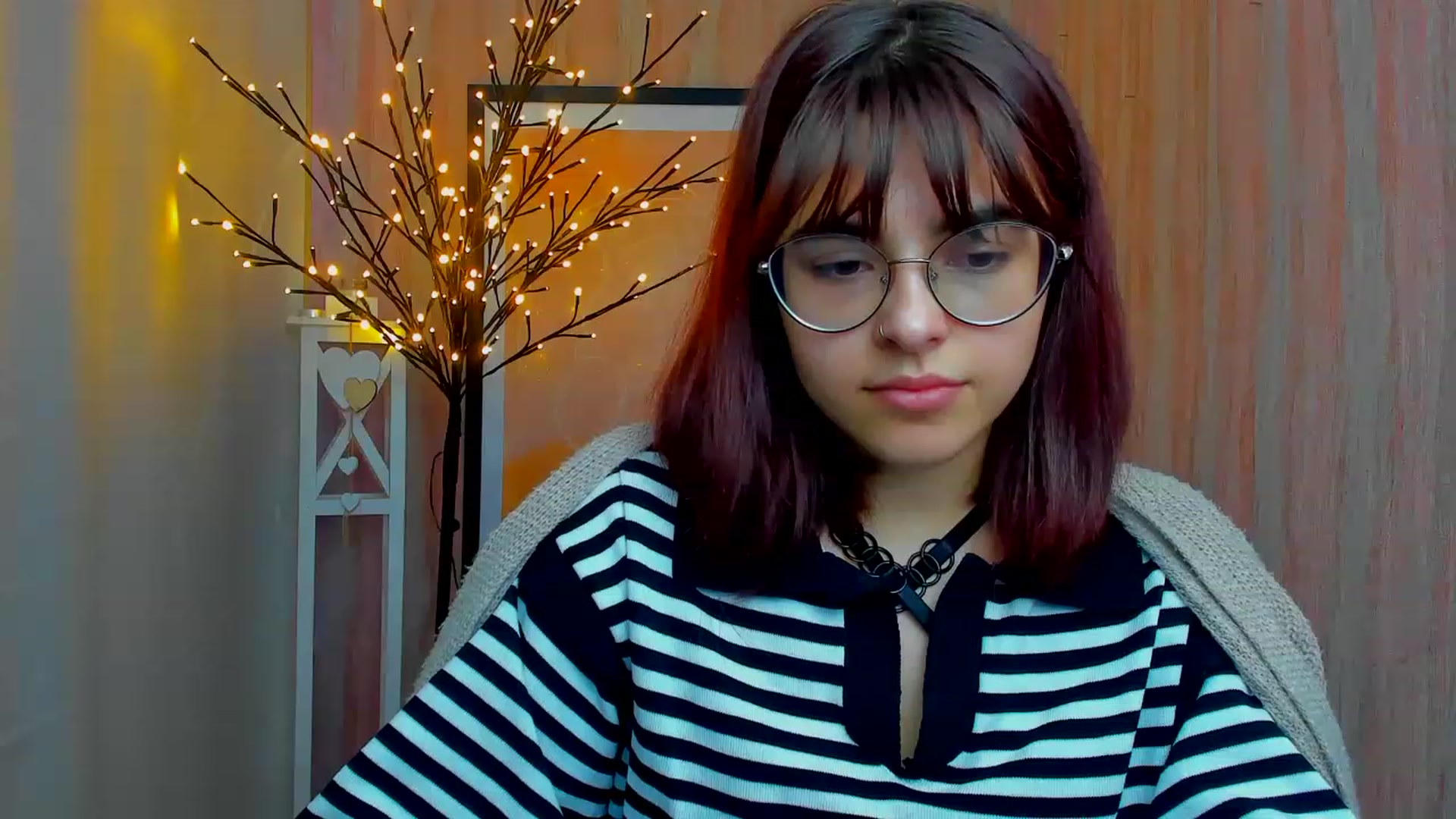 Gallery image thumbnail from MillaGold's myfreecams stream on, 12/24/2022, 10:32 image 16 of 20