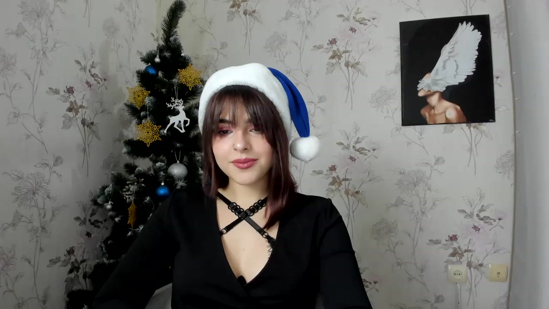 Gallery image thumbnail from MillaGold's myfreecams stream on, 12/25/2022, 15:08 image 8 of 20