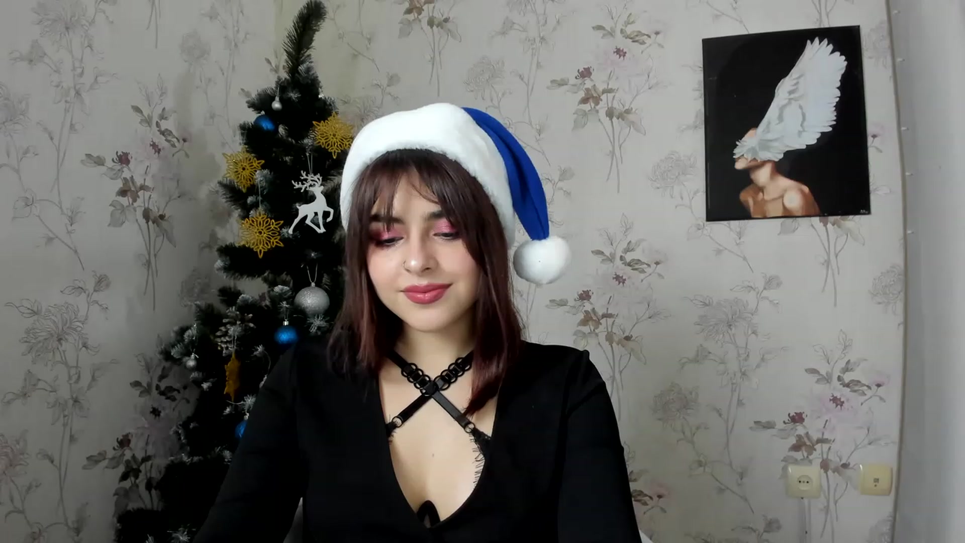 Gallery image thumbnail from MillaGold's myfreecams stream on, 12/25/2022, 15:08 image 10 of 20