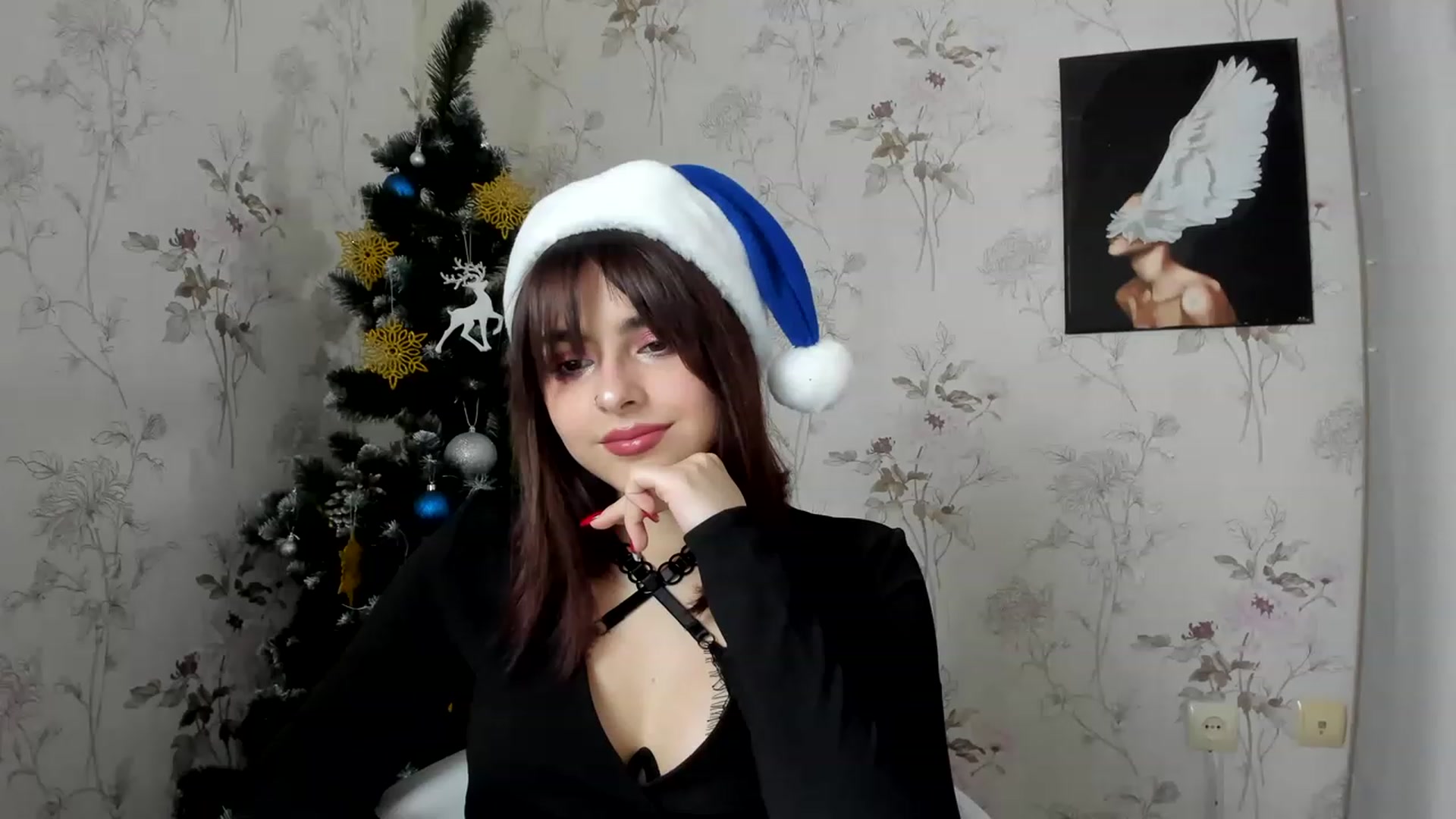 Gallery image thumbnail from MillaGold's myfreecams stream on, 12/25/2022, 15:08 image 14 of 20