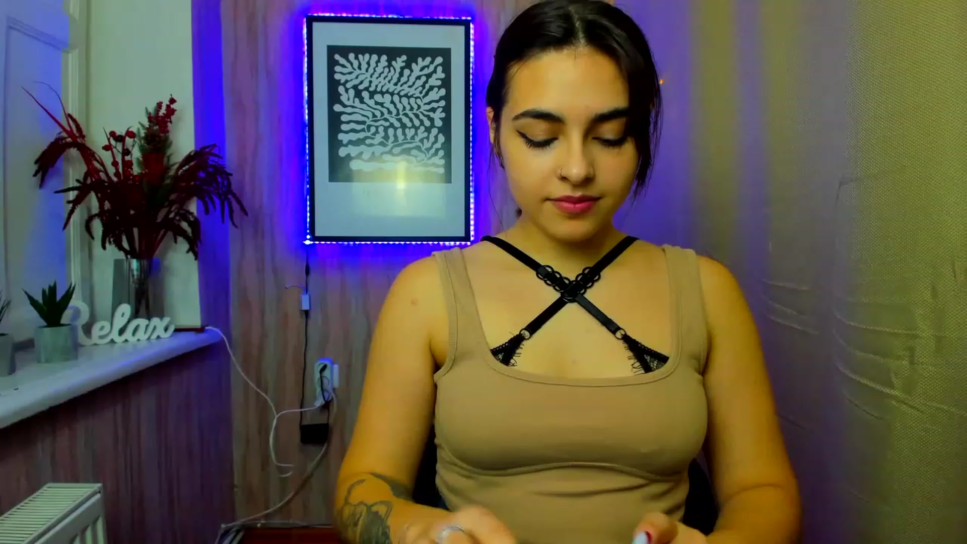 Gallery image thumbnail from MillaGold's myfreecams stream on, 12/27/2022, 14:20 image 7 of 20