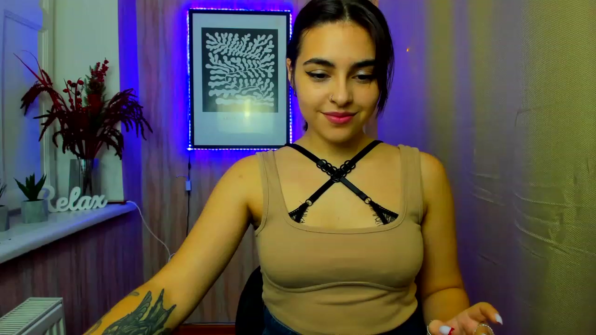 Gallery image thumbnail from MillaGold's myfreecams stream on, 12/27/2022, 14:20 image 6 of 20