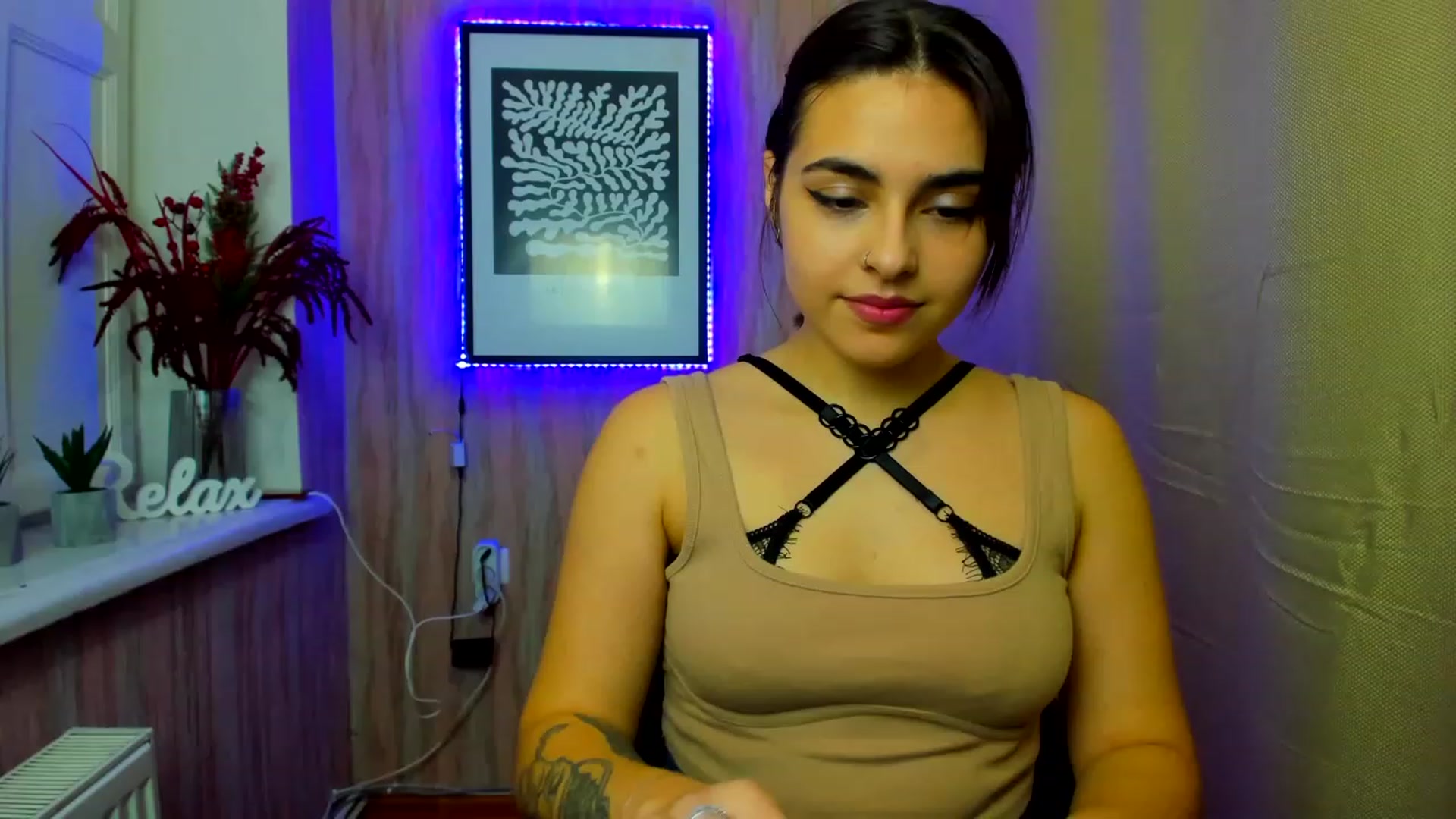 Gallery image thumbnail from MillaGold's myfreecams stream on, 12/27/2022, 14:20 image 10 of 20