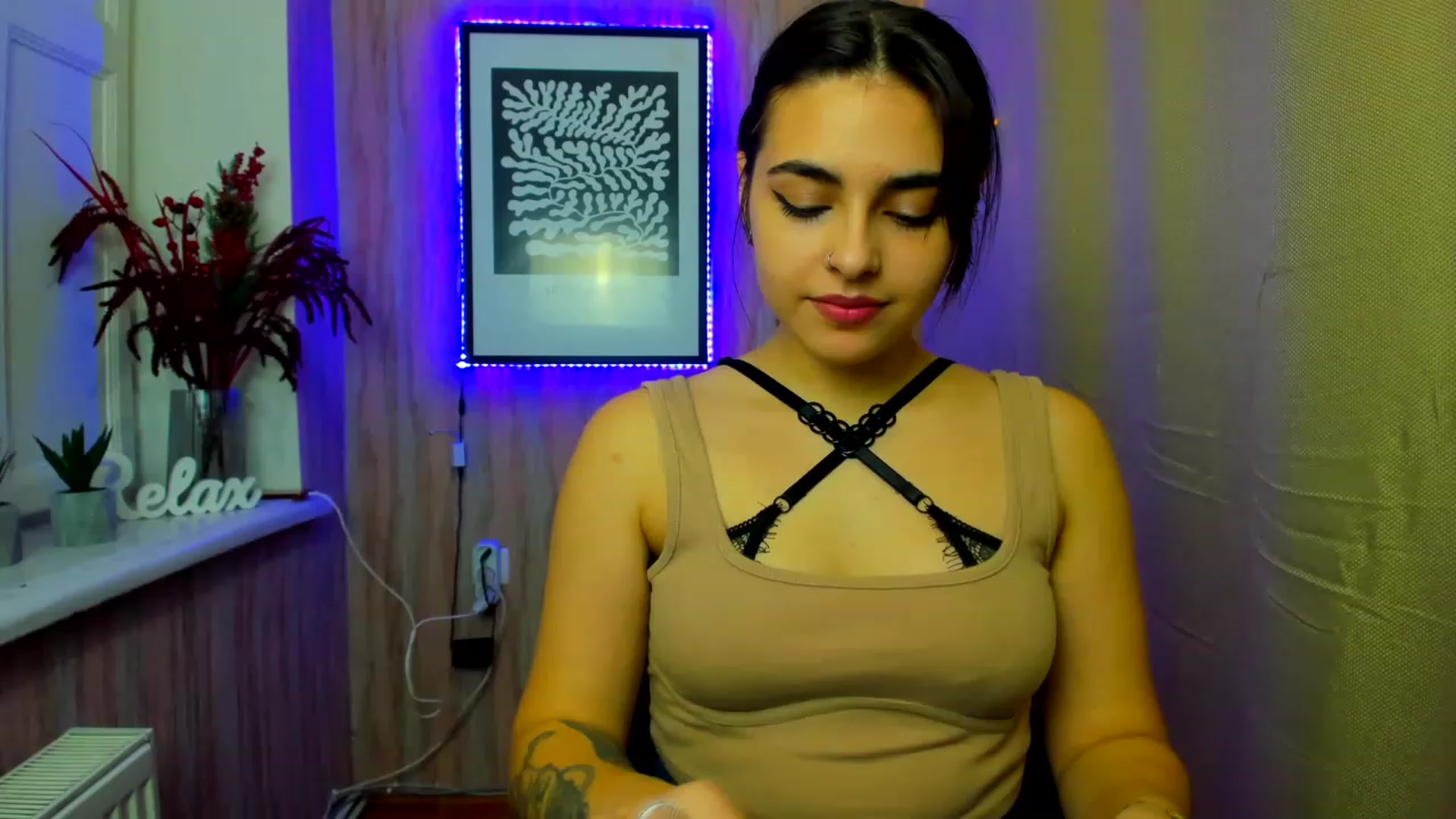 Gallery image thumbnail from MillaGold's myfreecams stream on, 12/27/2022, 14:20 image 9 of 20
