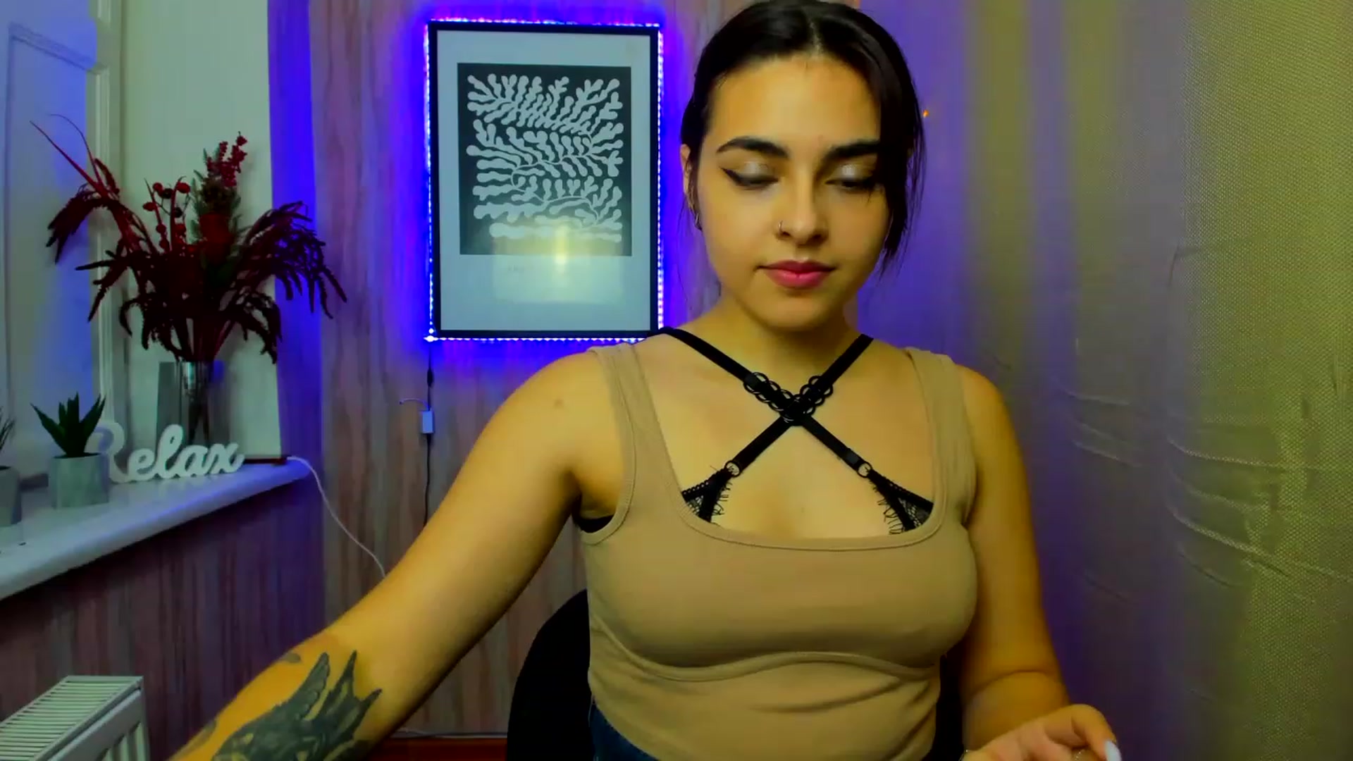Gallery image thumbnail from MillaGold's myfreecams stream on, 12/27/2022, 14:20 image 8 of 20