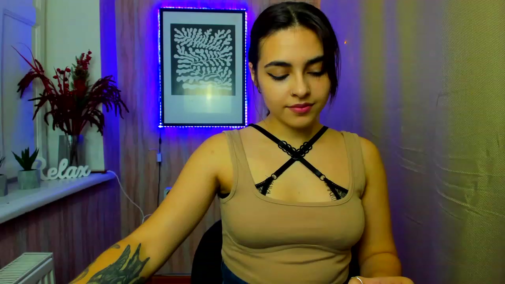 Gallery image thumbnail from MillaGold's myfreecams stream on, 12/27/2022, 14:20 image 11 of 20