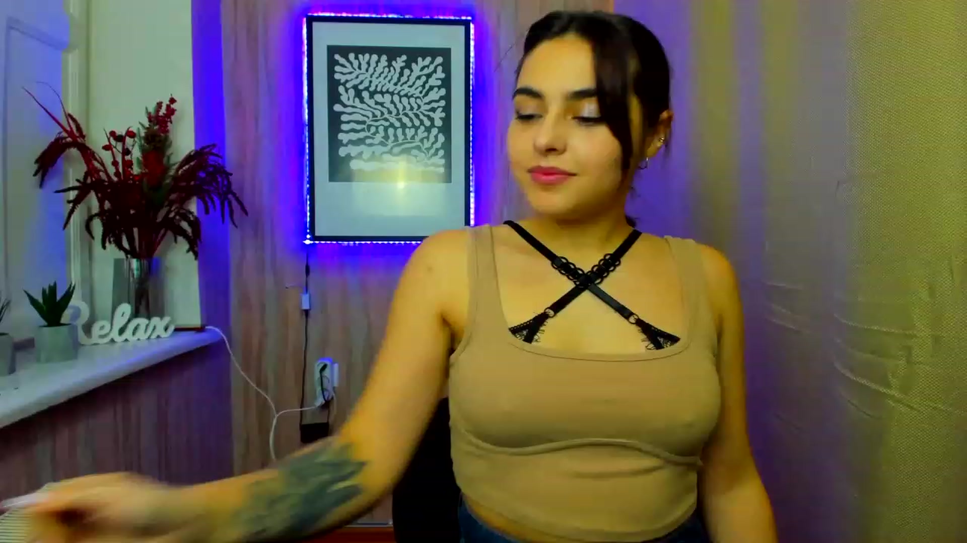 Gallery image thumbnail from MillaGold's myfreecams stream on, 12/27/2022, 14:20 image 19 of 20