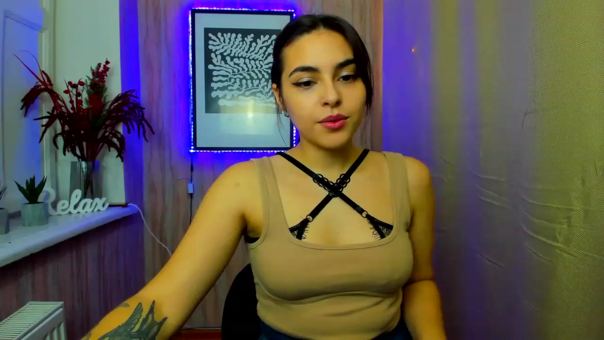 Gallery image thumbnail from MillaGold's myfreecams stream on, 12/27/2022, 14:20 image 5 of 20