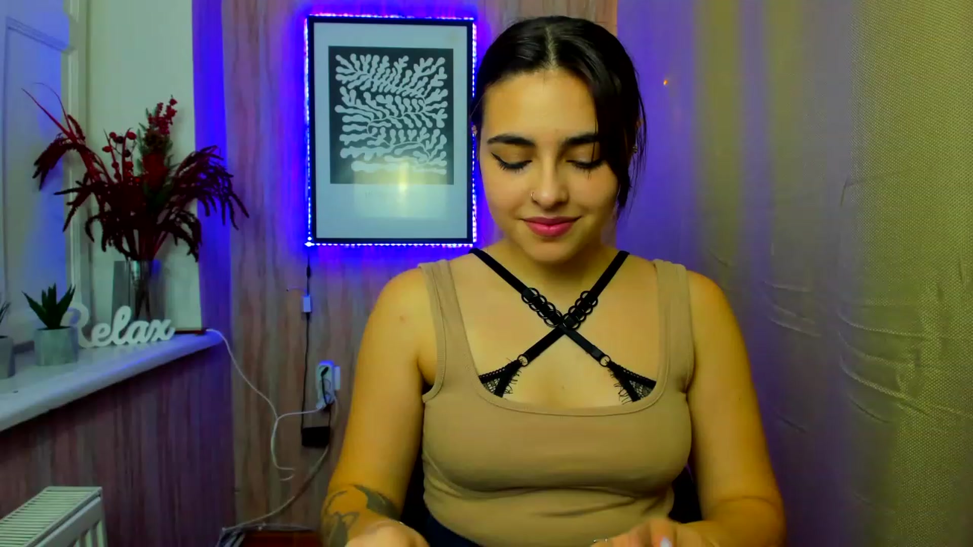 Gallery image thumbnail from MillaGold's myfreecams stream on, 12/27/2022, 14:20 image 17 of 20