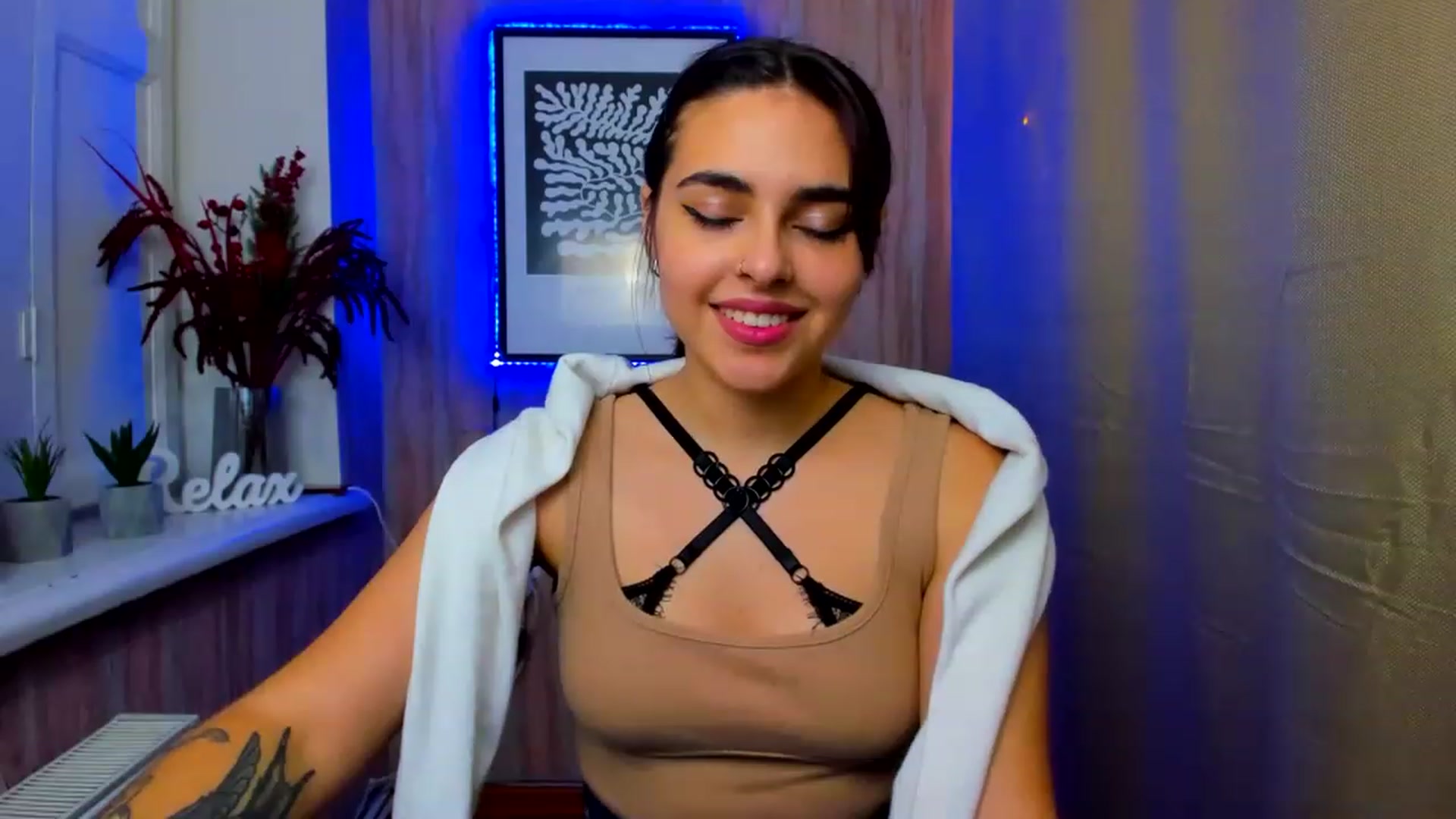 Gallery image thumbnail from MillaGold's myfreecams stream on, 12/27/2022, 15:35 image 5 of 20