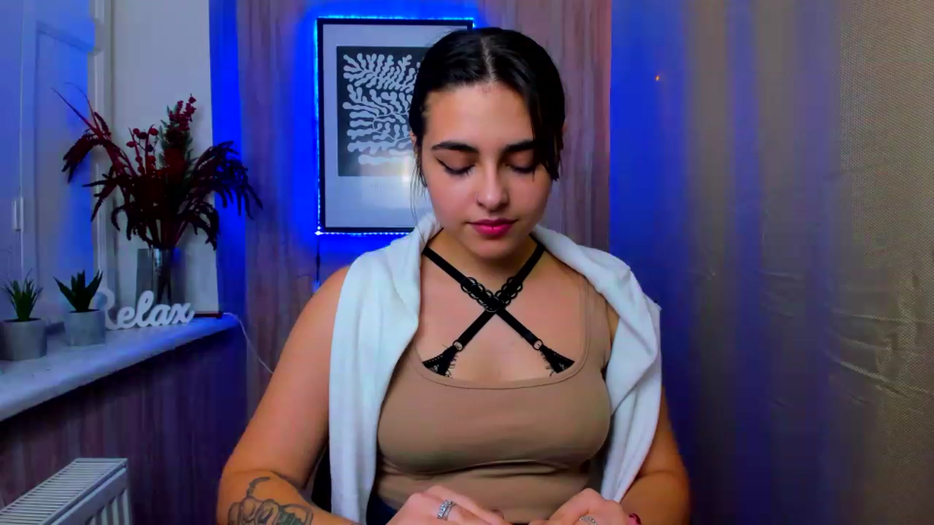 Gallery image thumbnail from MillaGold's myfreecams stream on, 12/27/2022, 15:35 image 19 of 20