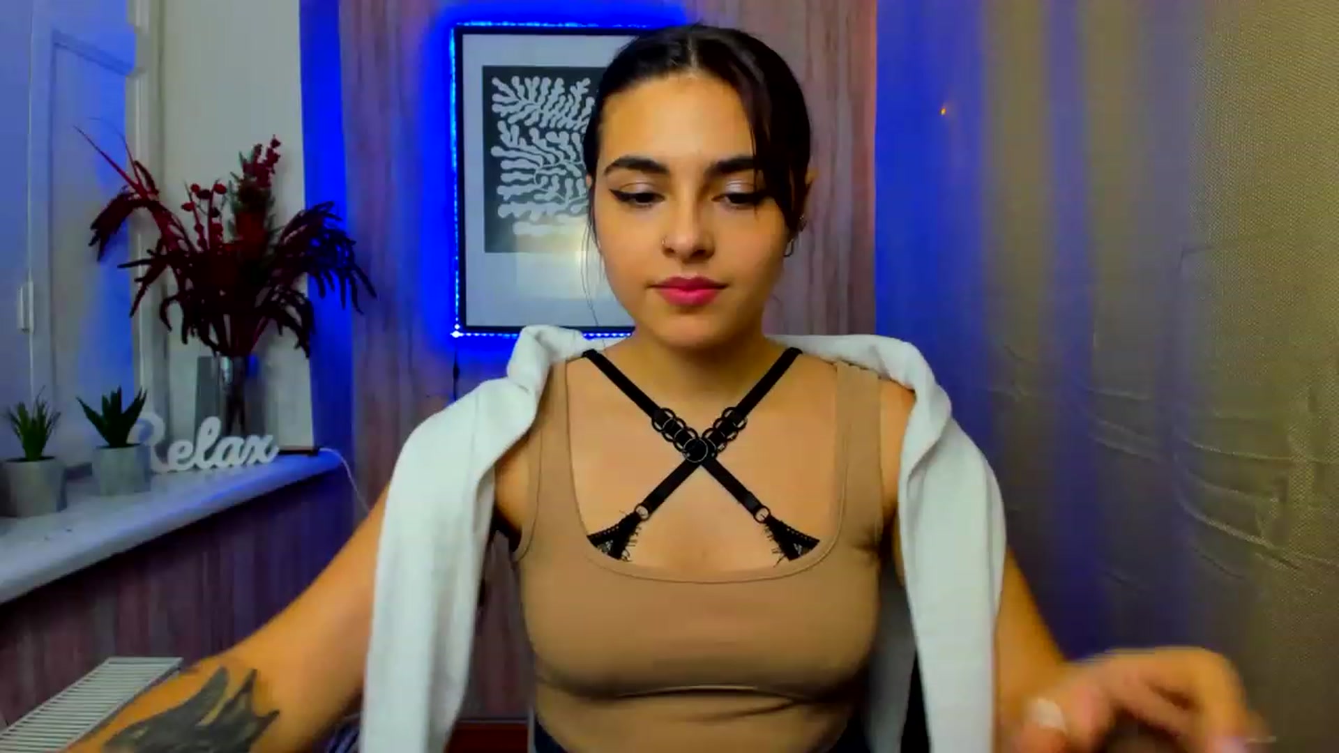 Gallery image thumbnail from MillaGold's myfreecams stream on, 12/27/2022, 15:35 image 7 of 20